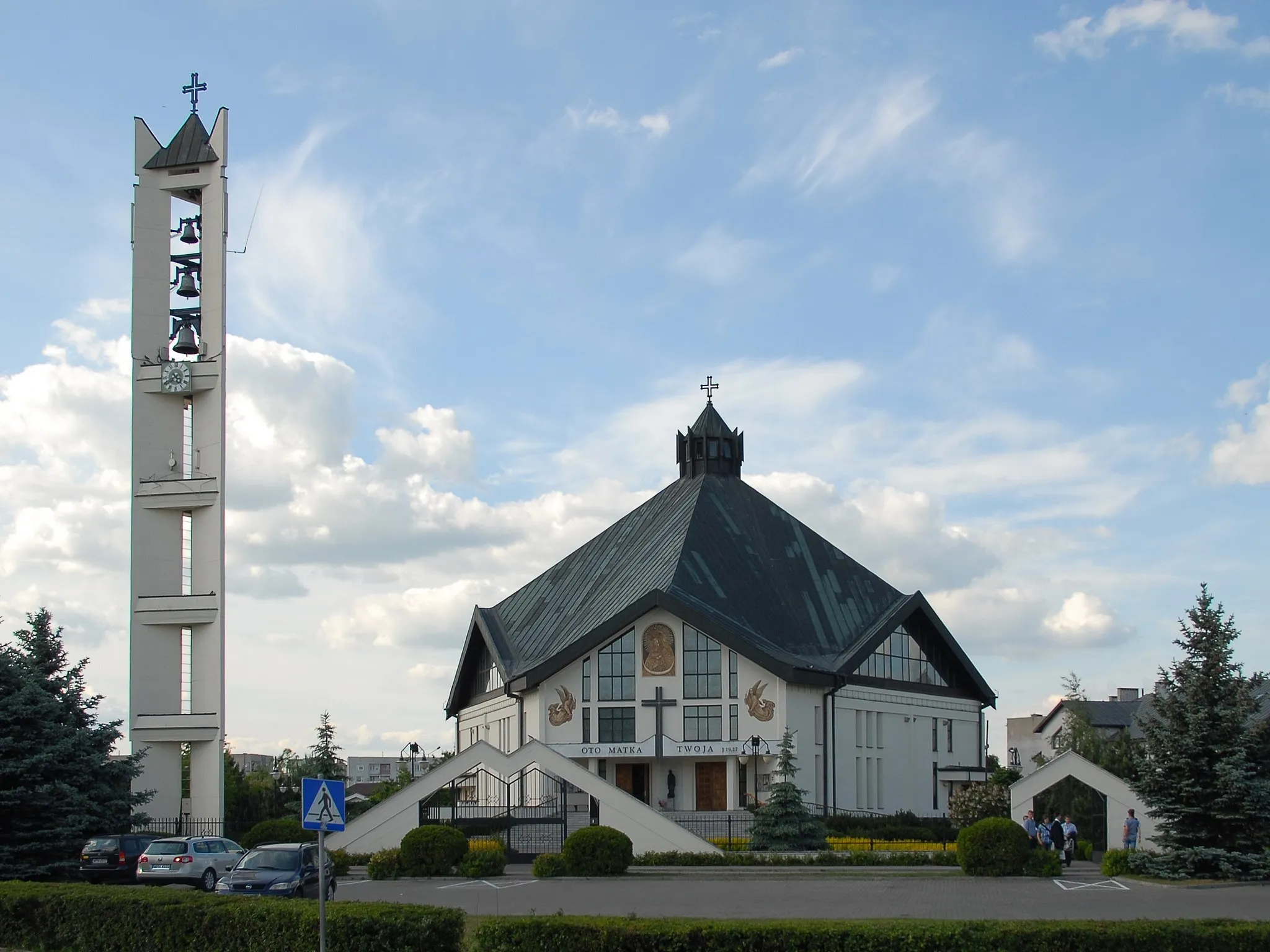 Photo showing: Kościół parafialny pw. Matki Bożej Miłosierdzia Ostrobamskiej w Płońsku