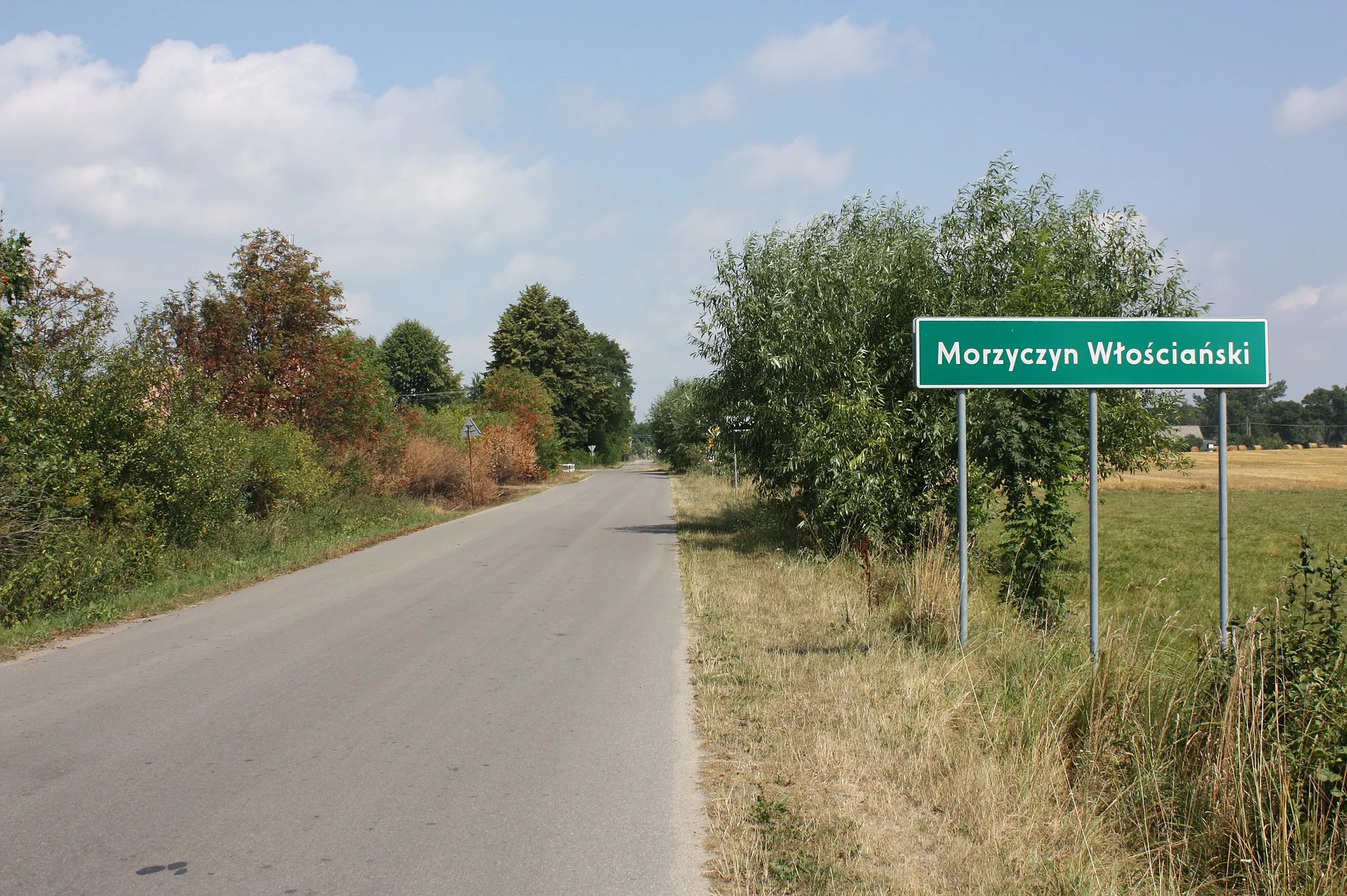 Photo showing: Wjazd do wsi Morzyczyn Włościański drogą od wsi Sadowne i Sadoleś