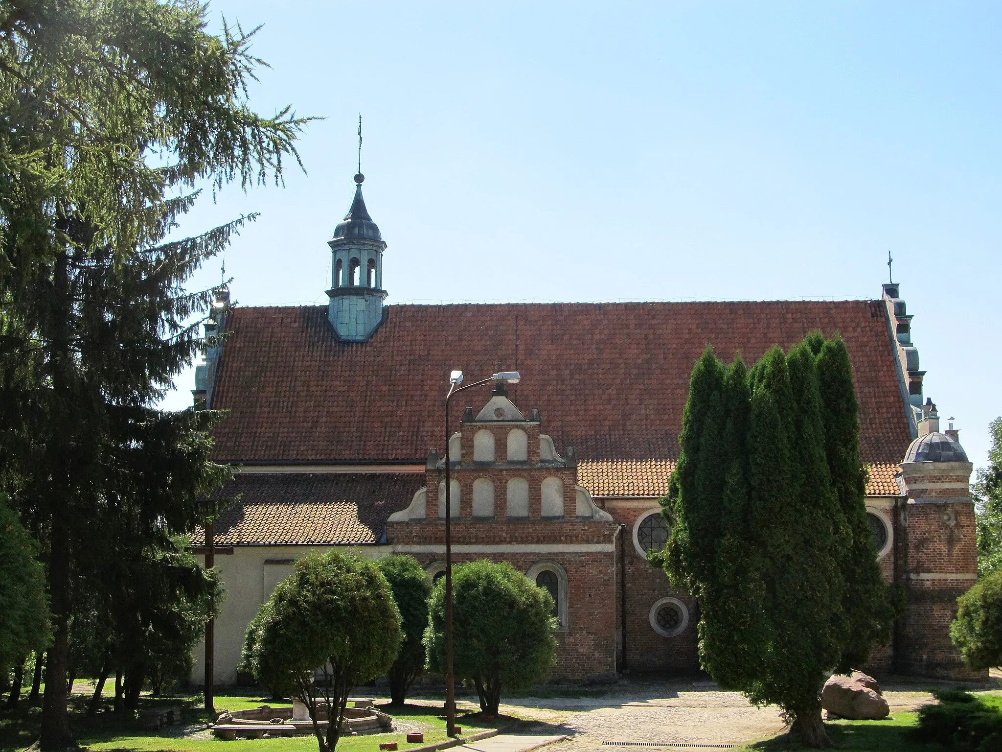 Photo showing: Exaltation of the Holy Cross church in Zakroczym, Poland.