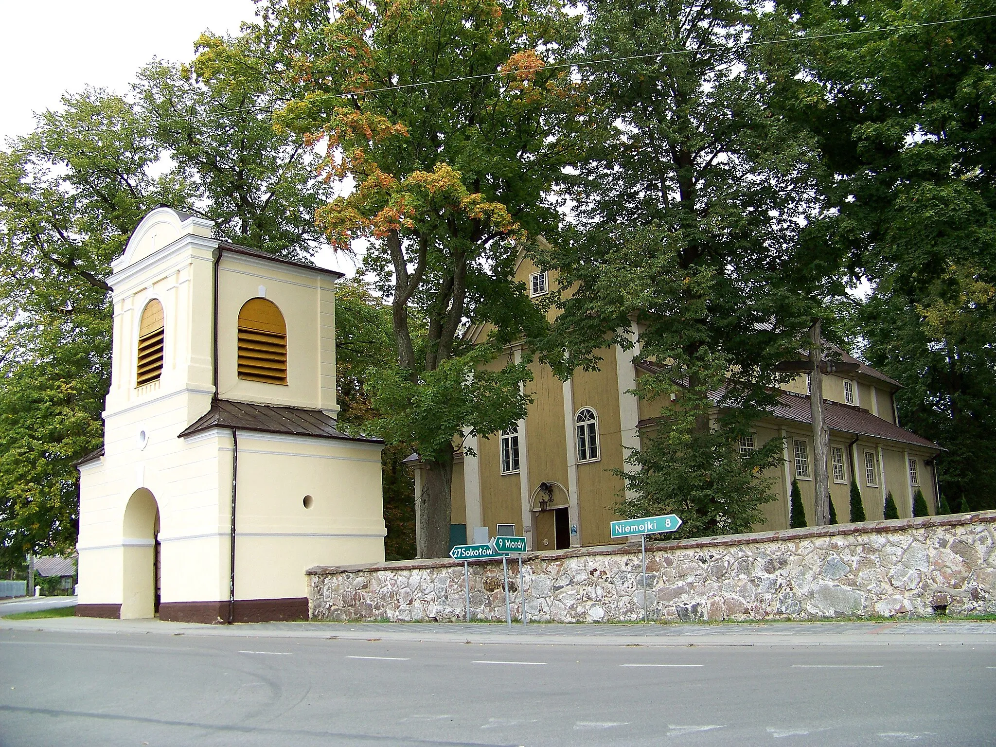 Photo showing: Przesmyki - kościół parafialny pw. św. Jakuba Ap. oraz dzwonnica w Przesmykach z 1776 roku.