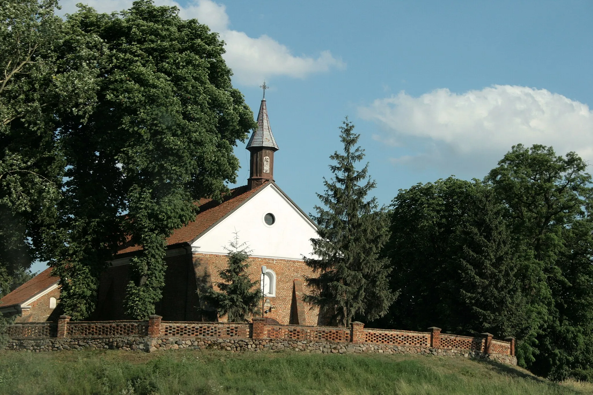 Photo showing: Kobylniki cemetry chapel
