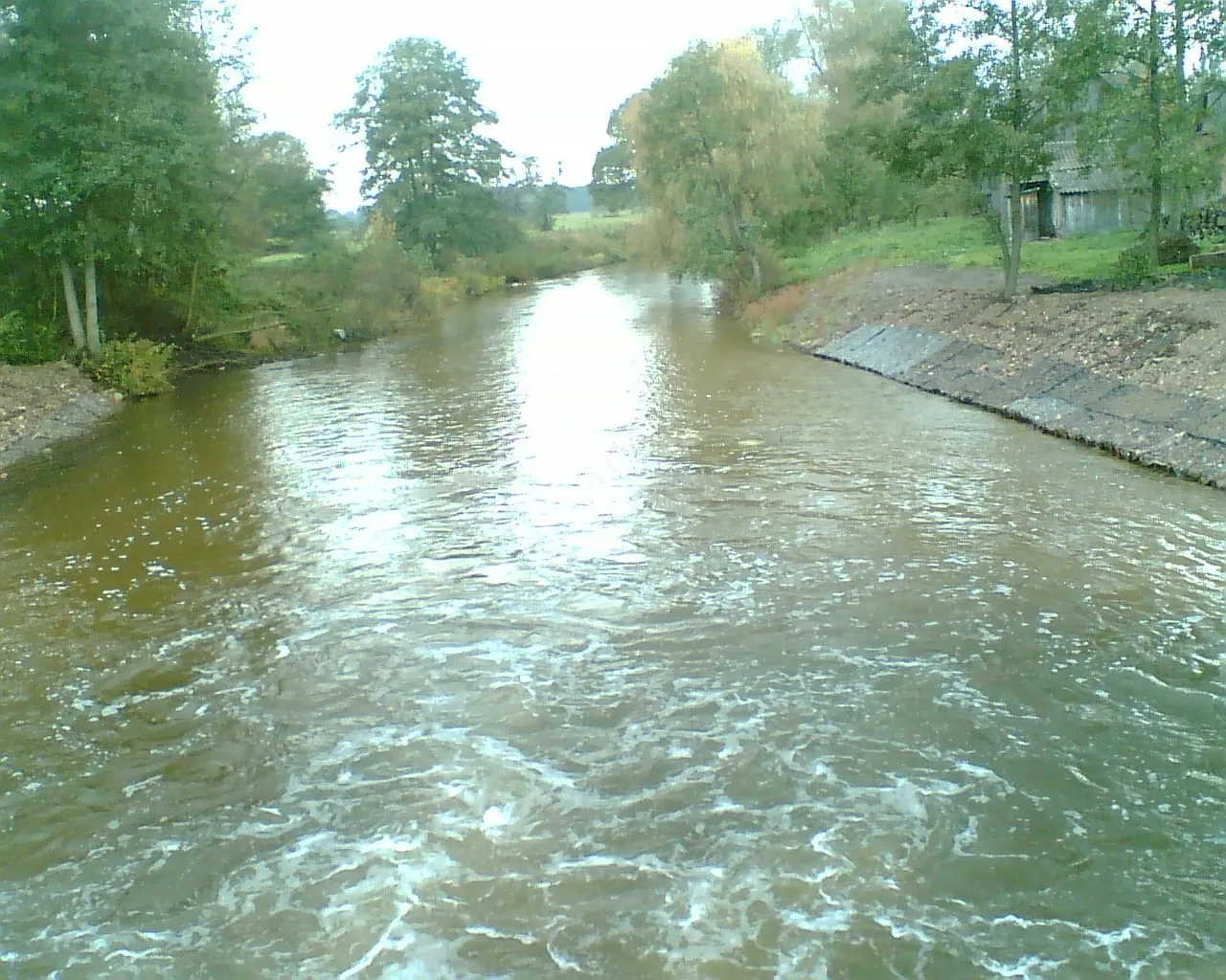 Photo showing: Spiętrzone wody Liwca przy elektrowni w Kalinowcu