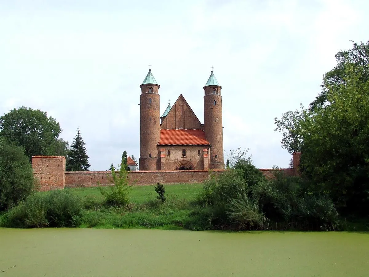 Photo showing: Brochów, kościół obronny z XVI w, gdzie ślub brali rodzice Fryderyka Chopina i gdzie był chrzczony