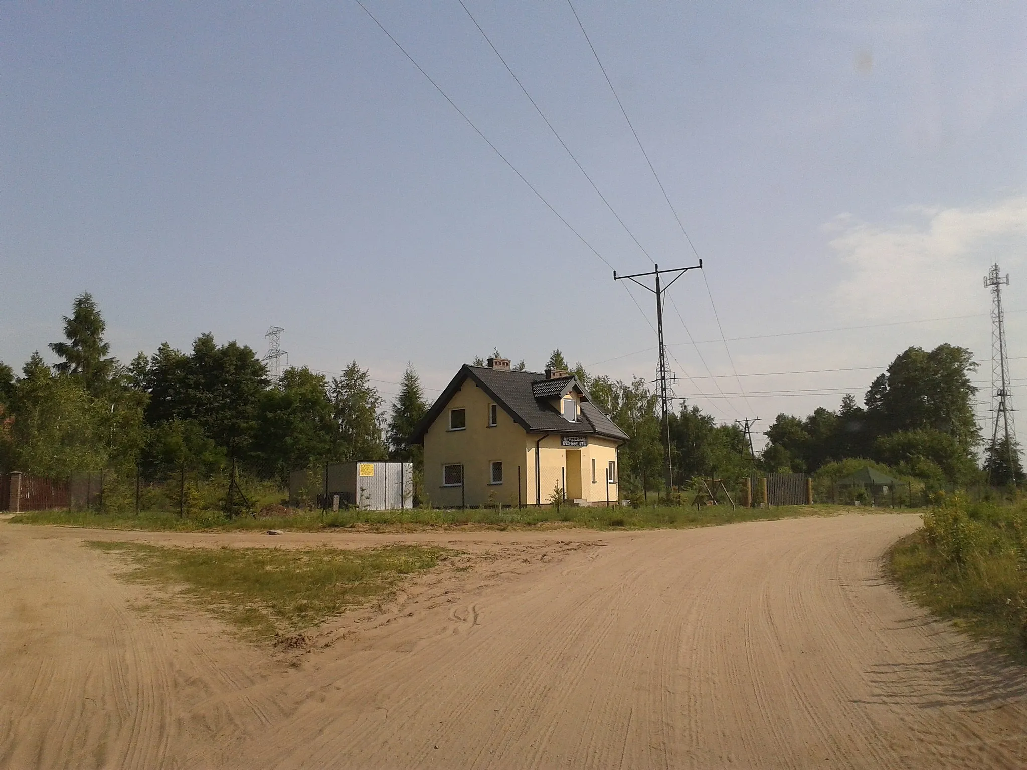 Photo showing: Zaździerz, gm. Łąck - letniskowe domy w sąsiedztwie jeziora