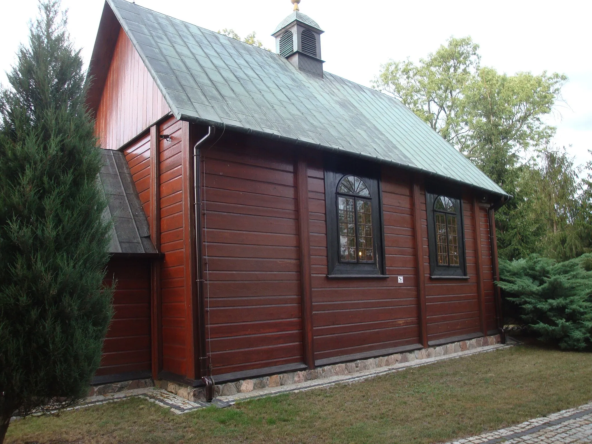 Photo showing: Church of St. Leonard in Troszyn Polski, Poland. Wooden church built in 1636.