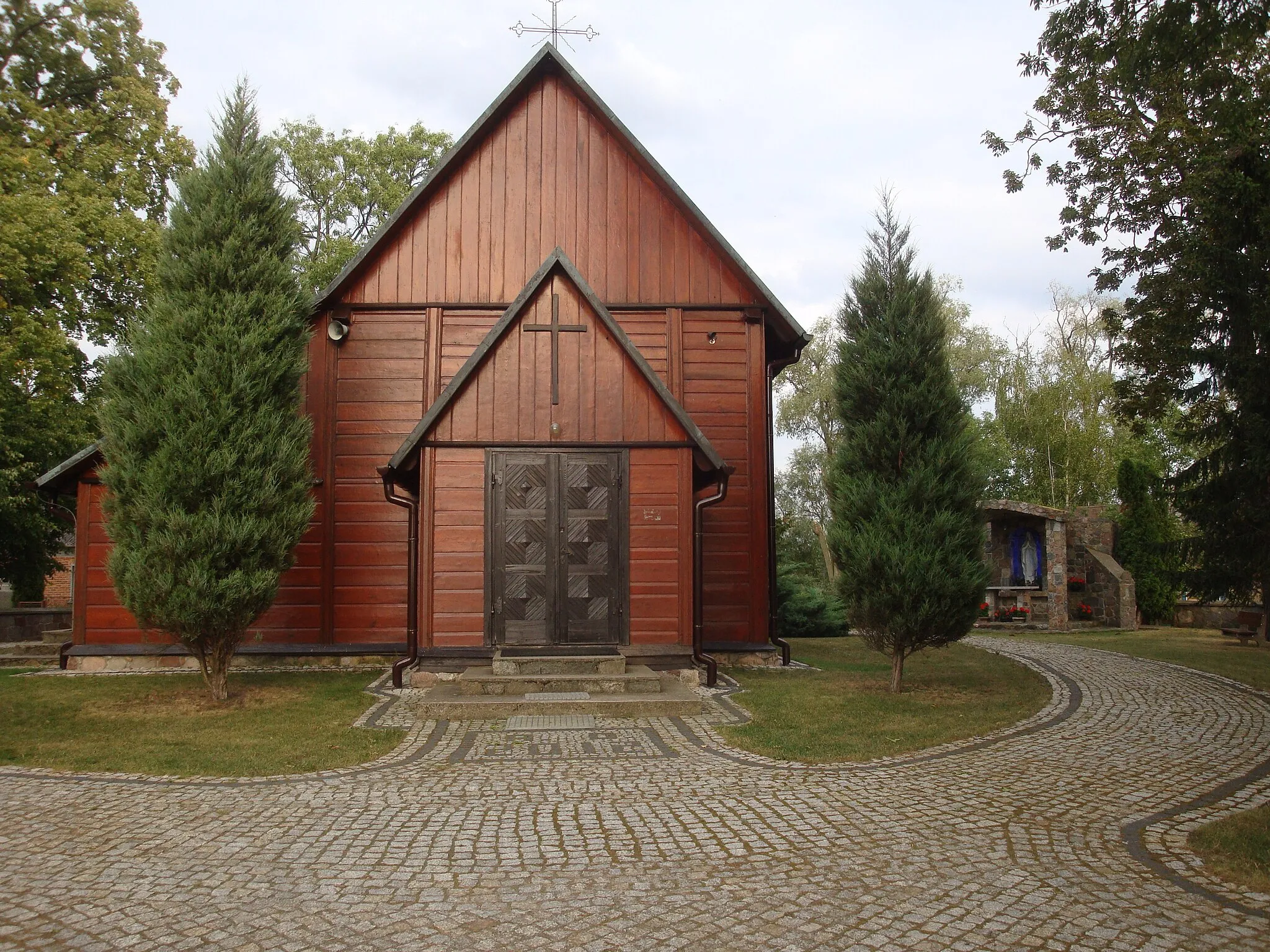 Photo showing: Church of St. Leonard in Troszyn Polski, Poland. Wooden church built in 1636.
