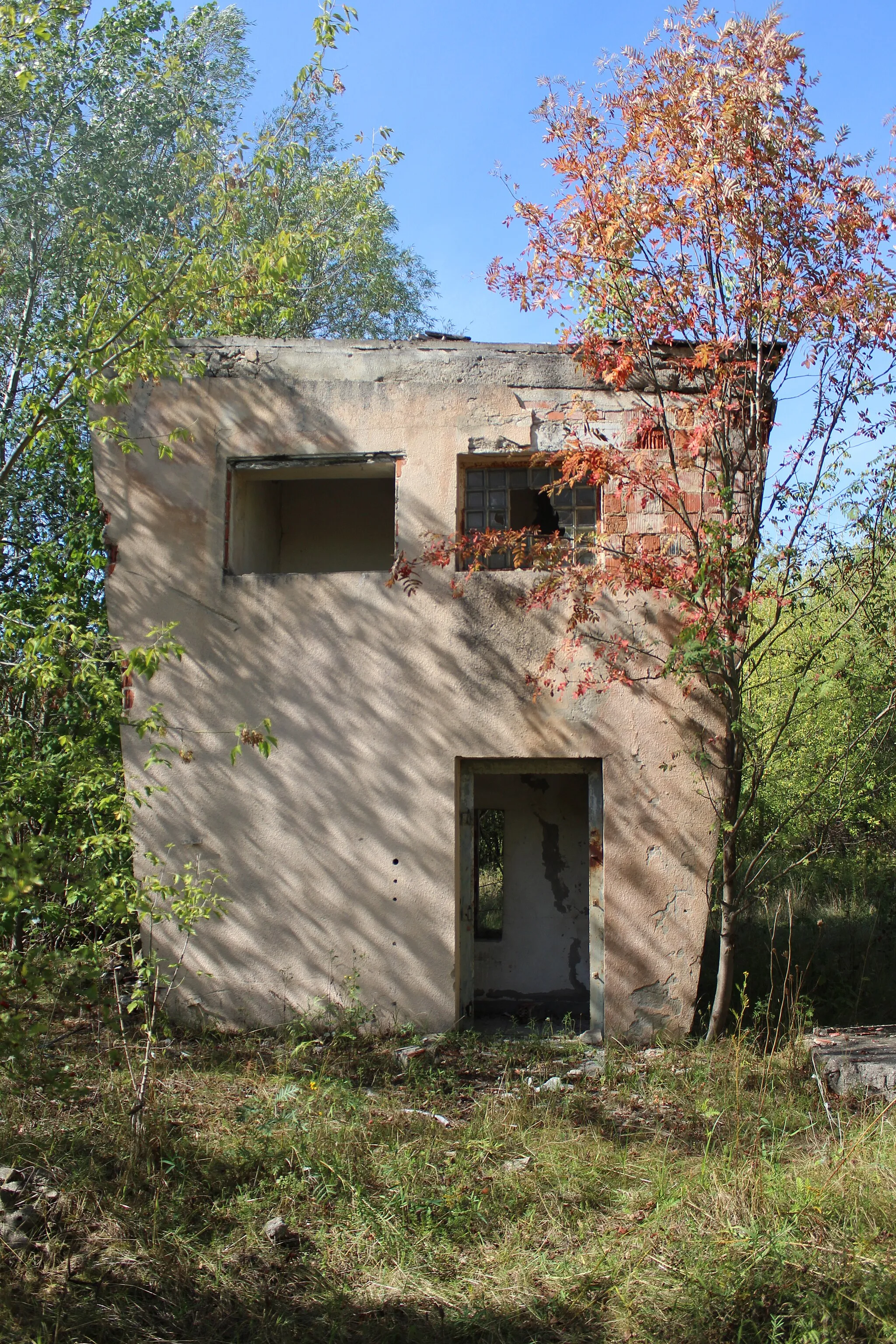 Photo showing: Helix building of former Konstantynow Radio Mast, situated close to it Camera location 52° 21′ 54.96″ N, 19° 48′ 09.41″ E View this and other nearby images on: OpenStreetMap 52.365266;   19.802615