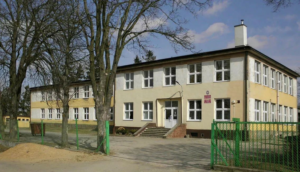 Photo showing: Szkoła podstawowa w Woli Lipienieckiej.