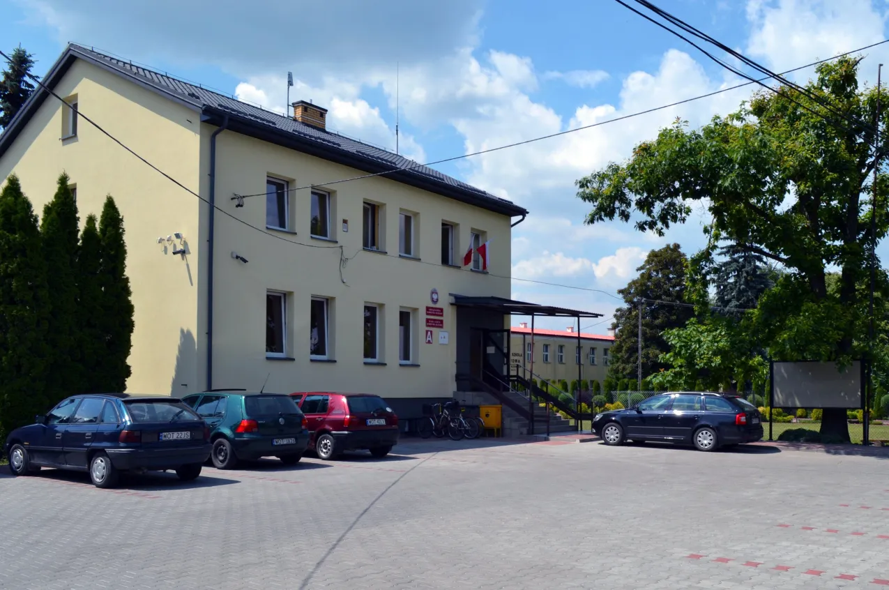 Photo showing: Municipal Office in Sobienie Jeziory