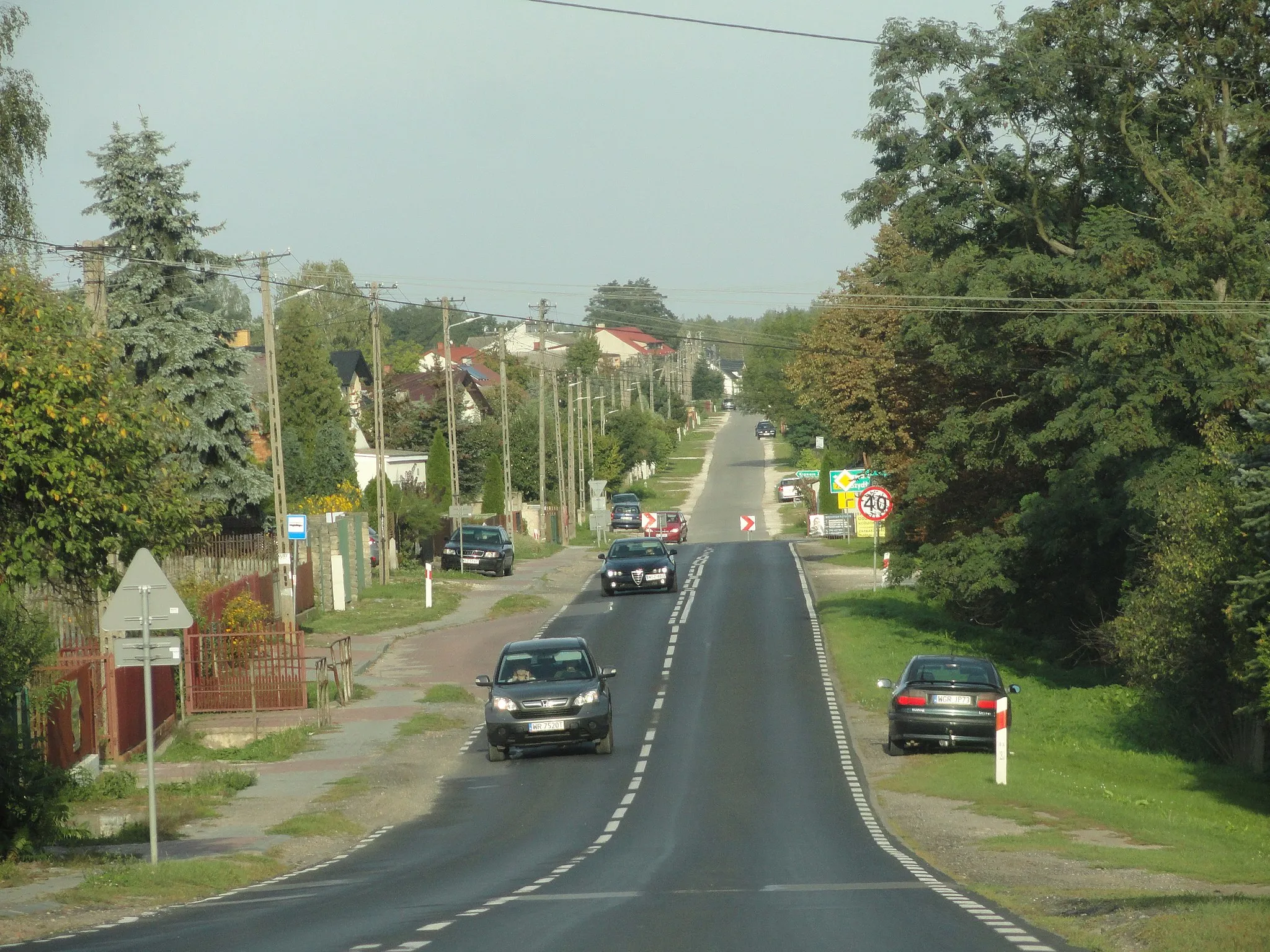 Photo showing: Głowna droga w Pawłowie w powiecie szydłowieckim.