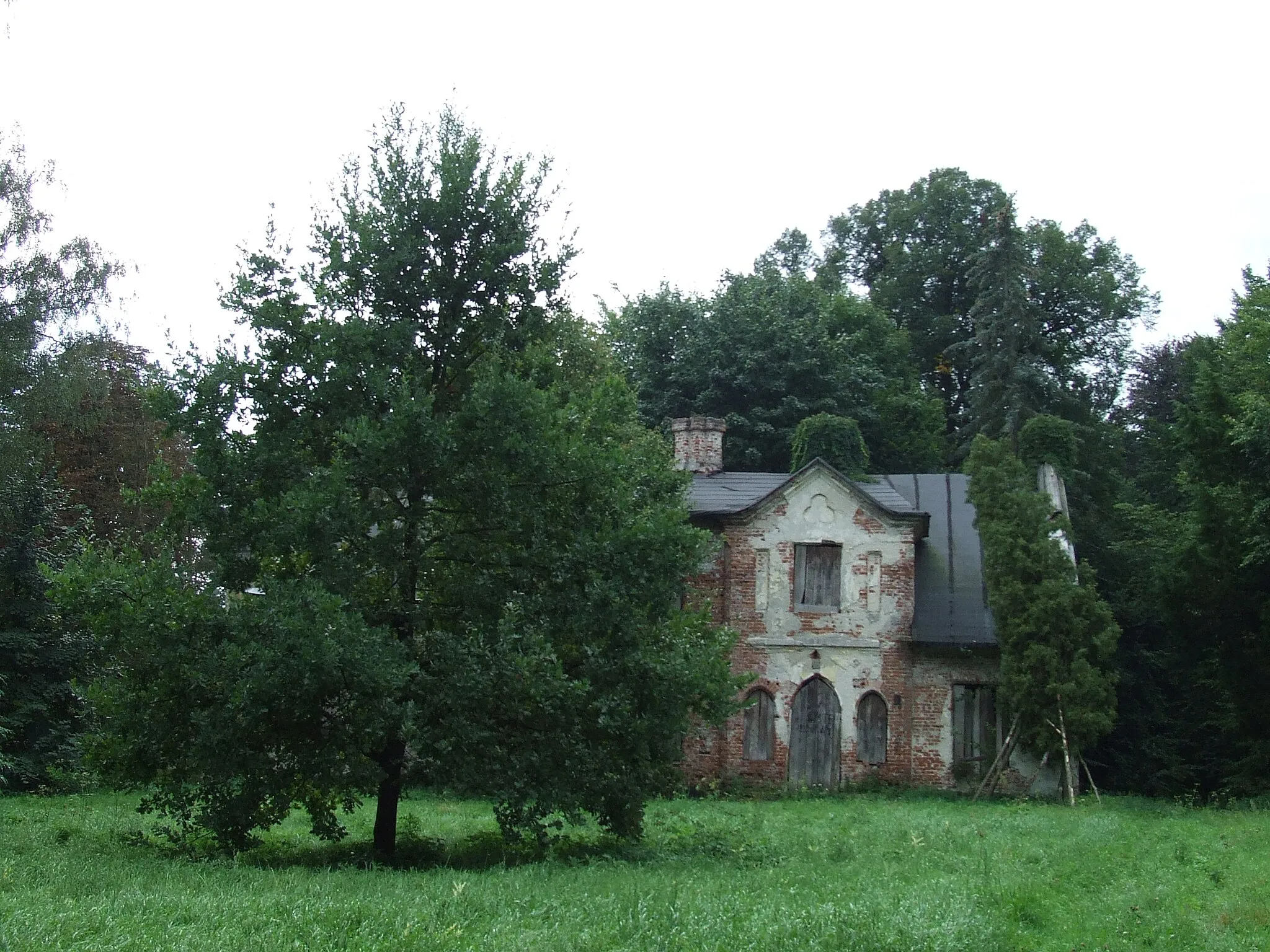 Photo showing: Nowa Krępa - zespół dworski, XIX - dwór - oficyna - oranżeria - park
zabytek nr A-112 z 7.03.1977)