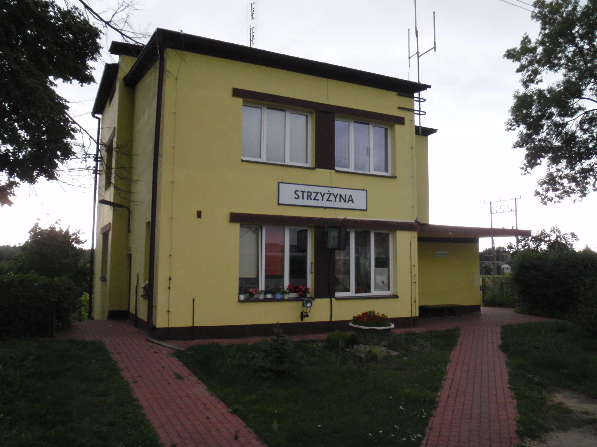 Photo showing: Station in Strzyżyna.