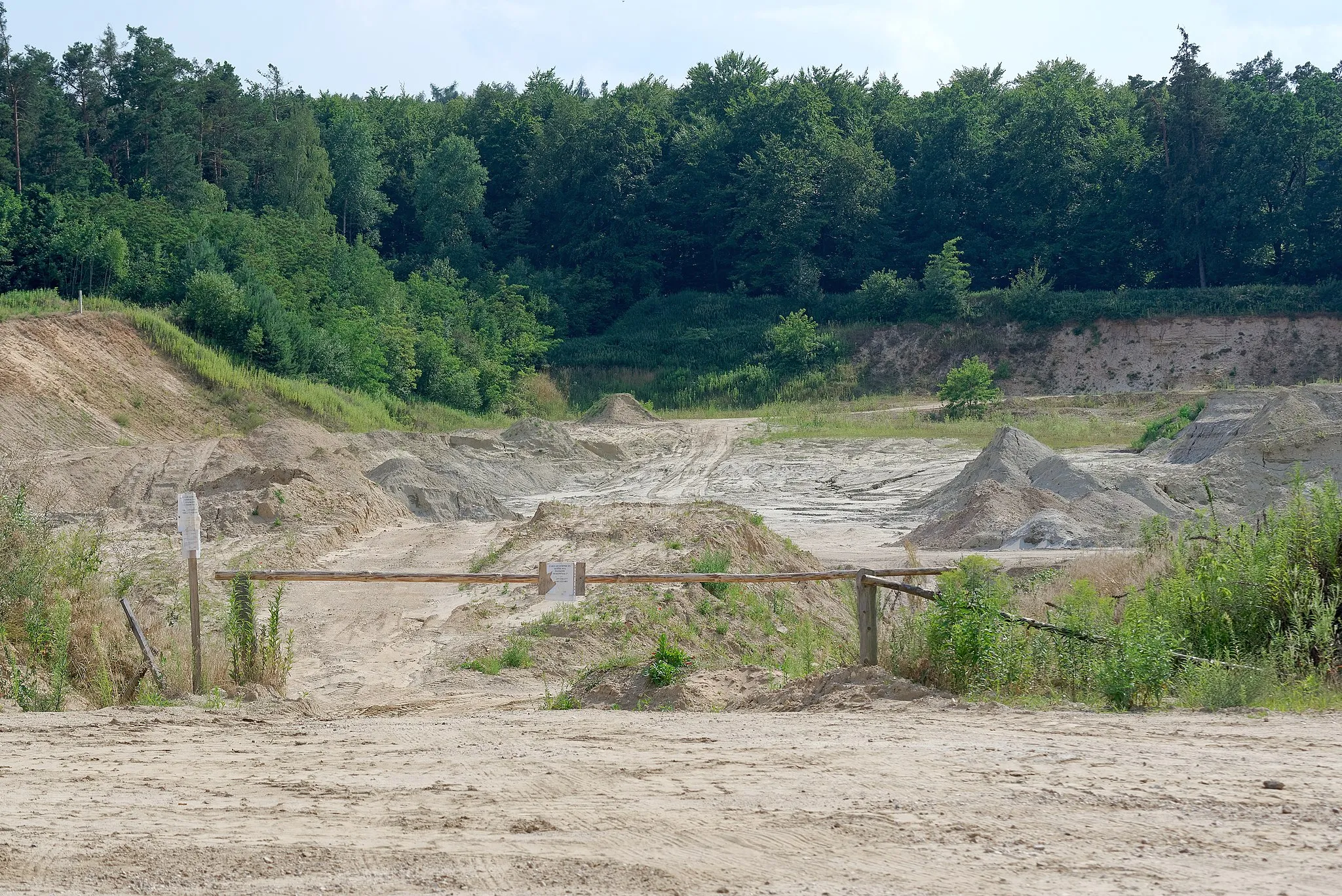 Photo showing: Sand mine in Borownia, Poland