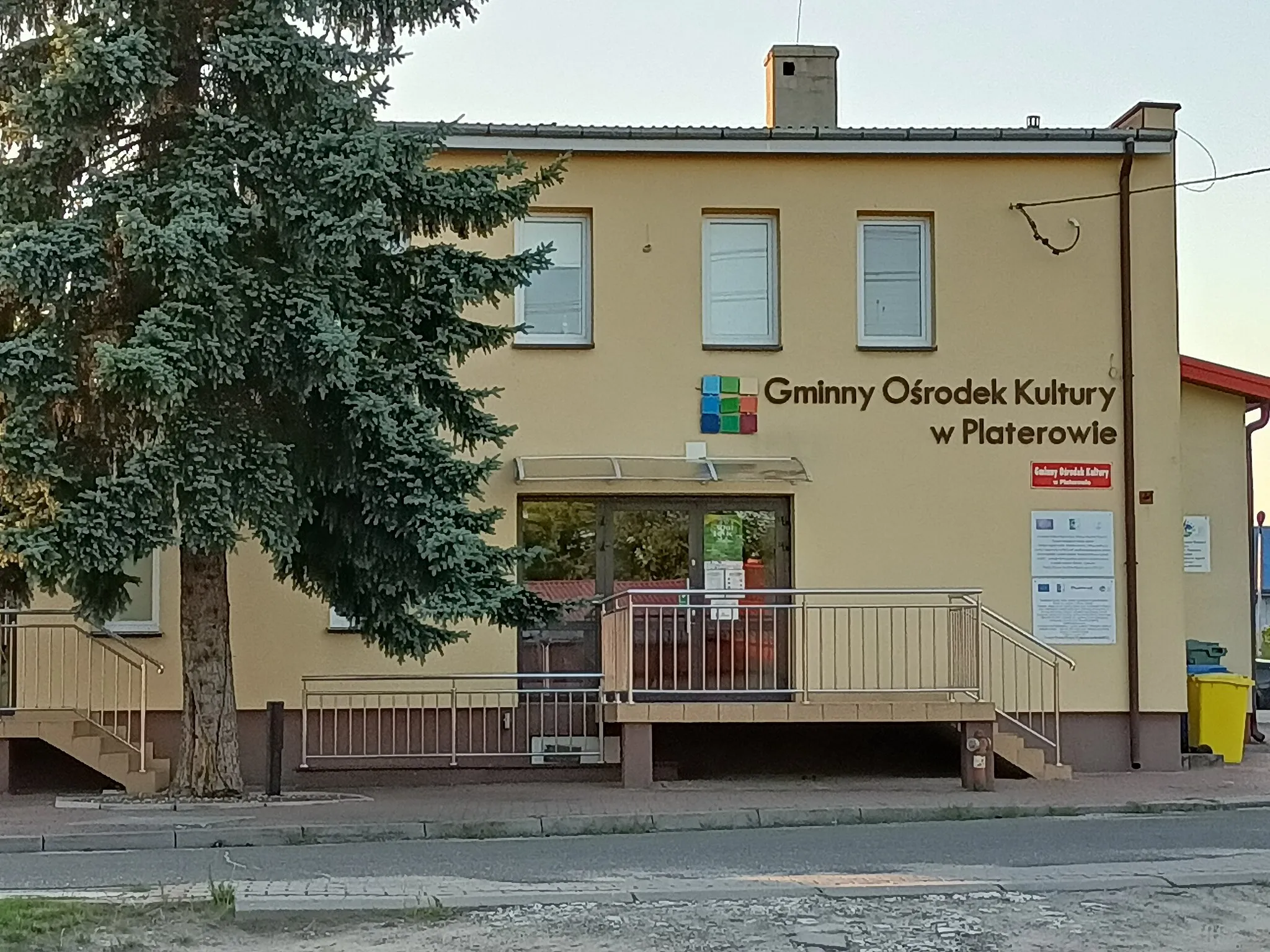 Photo showing: Budynek Gminnego Ośrodka Kultury w Platerowie
