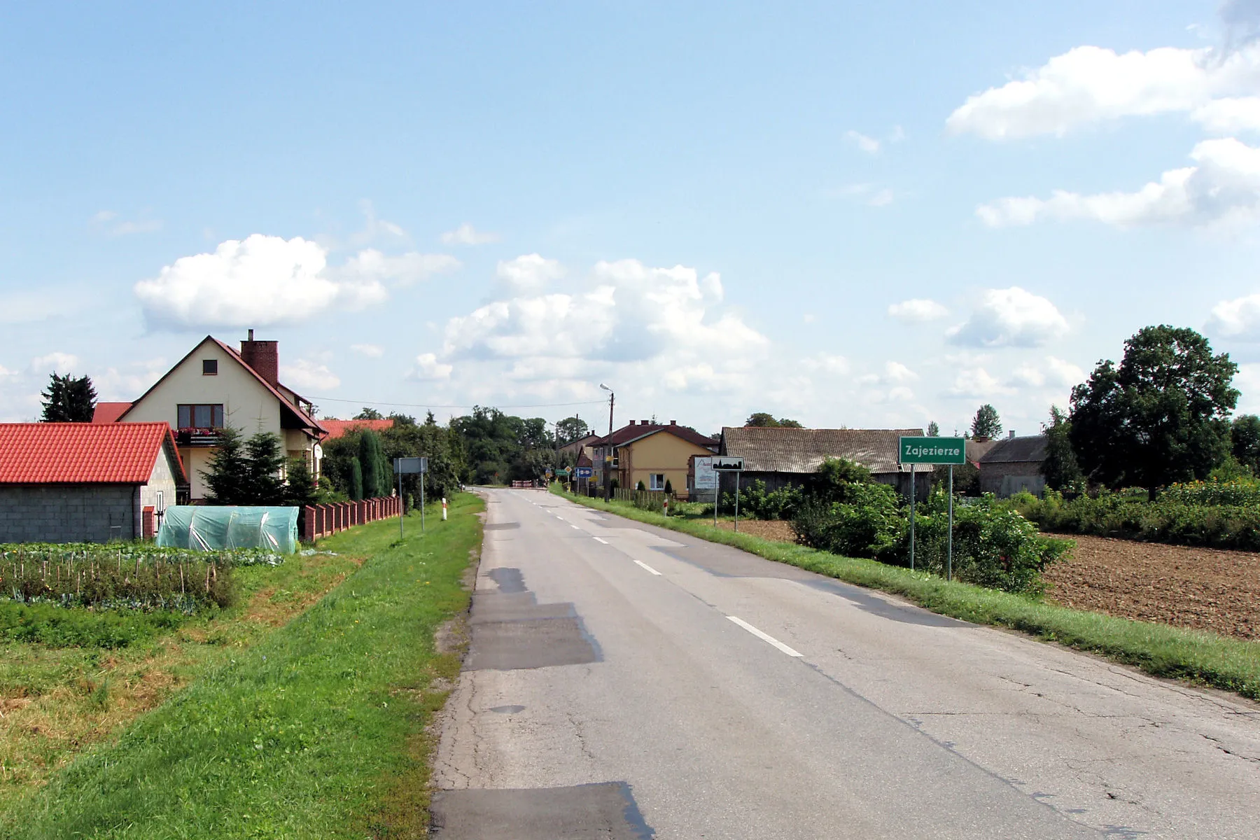 Photo showing: Zajezierze village