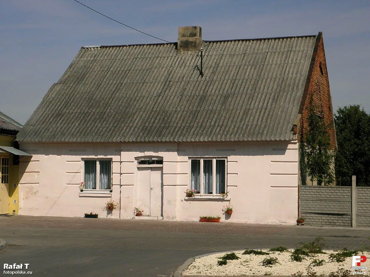 Photo showing: Kiedyś był tu bar, wcześniej może zajazd.