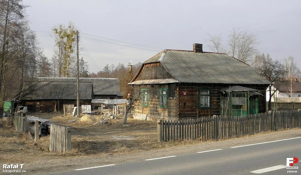 Photo showing: Antoniówka 34, domi budynki gospodarcze.