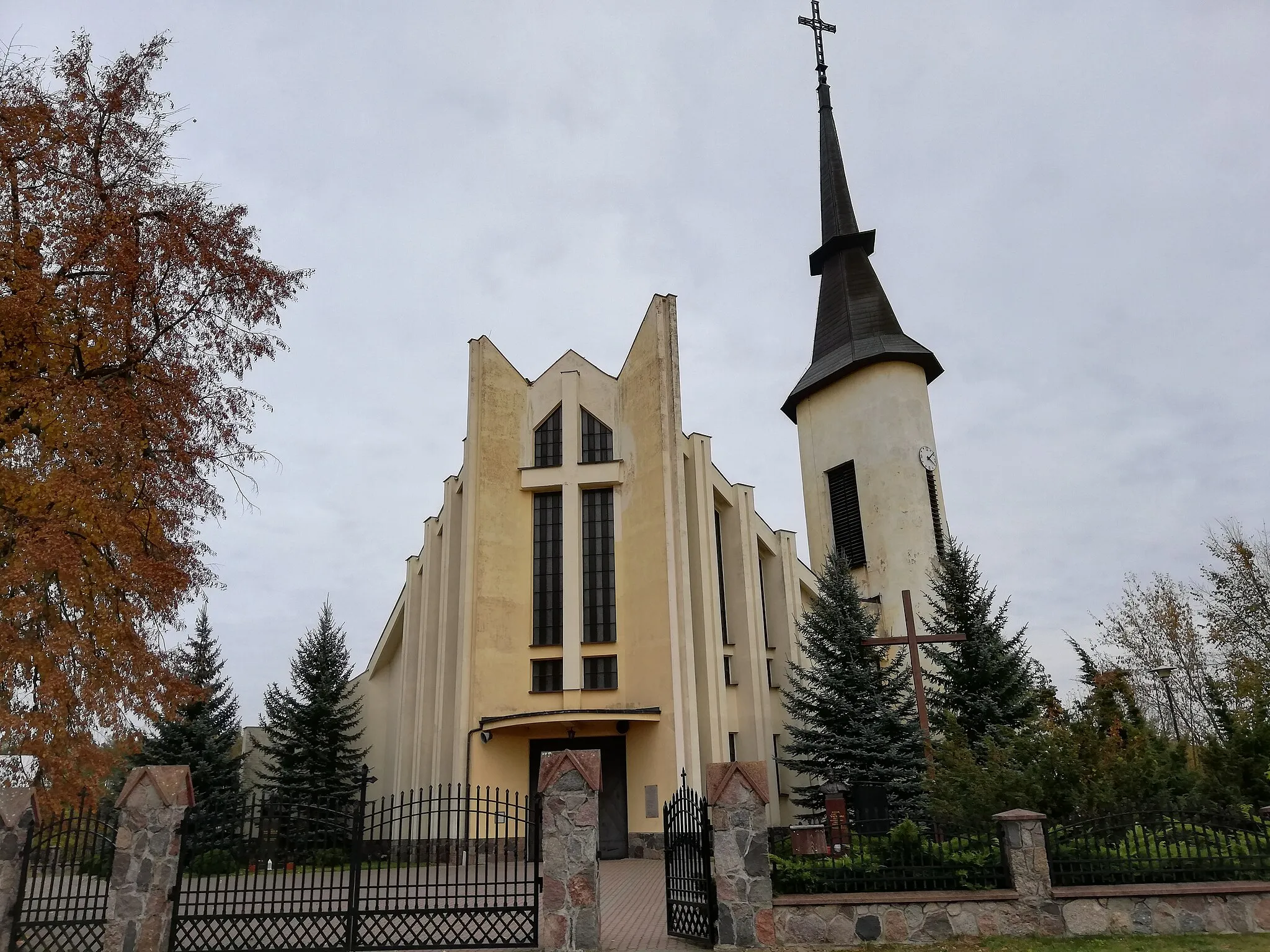 Photo showing: Kościół parafialny Wszystkich Świętych w Bogutach-Piankach, 1991-1994