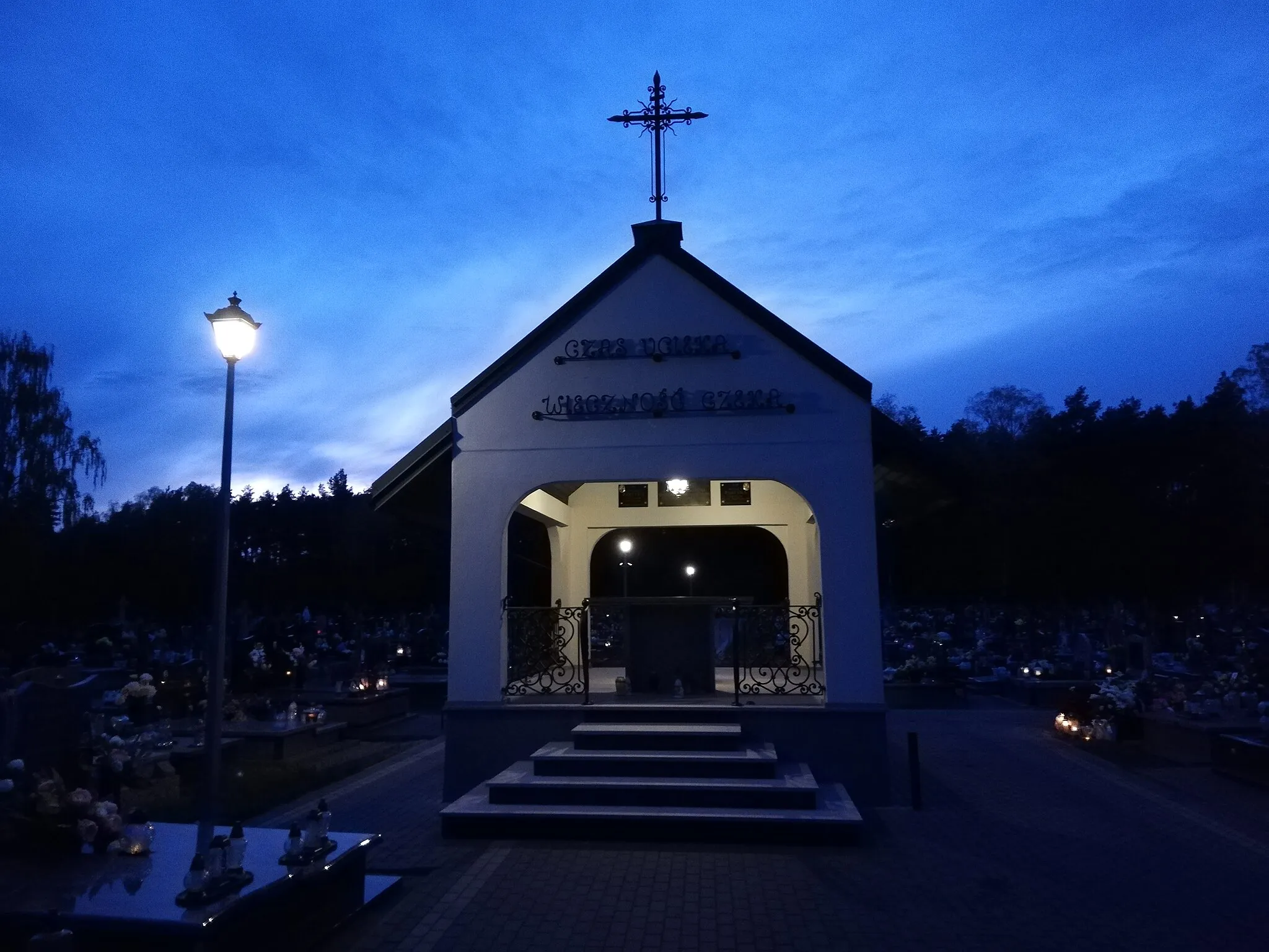 Photo showing: Polowa kaplica na cmentarzu w Porębie-Kocębach