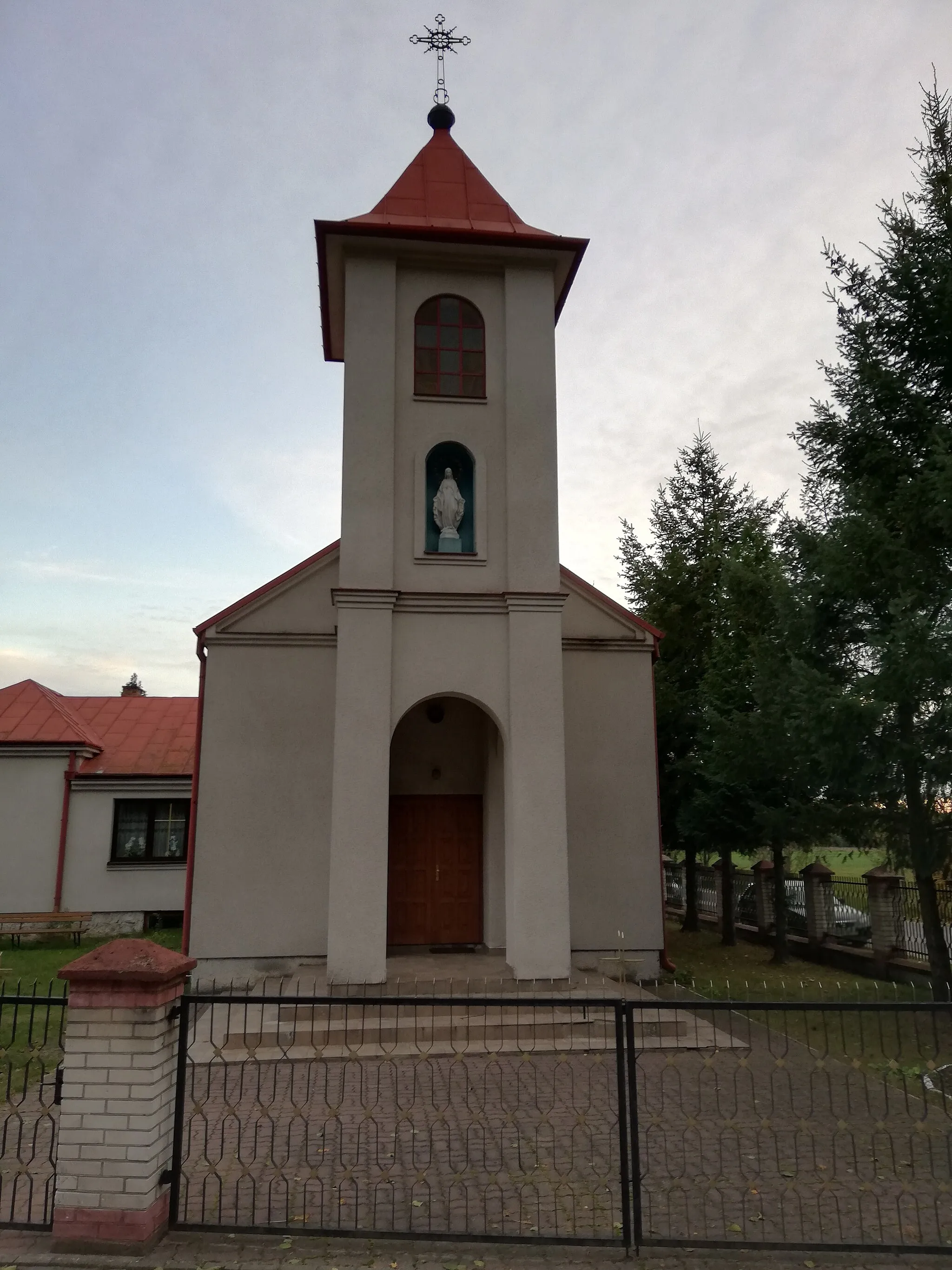 Photo showing: Kościół św. Józefa Rzemieślnika w Glinie, 1983-1987