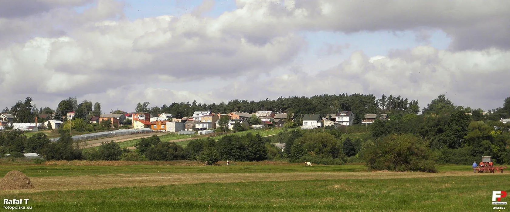 Photo showing: Fragment zabudowy wsi Falęcice.