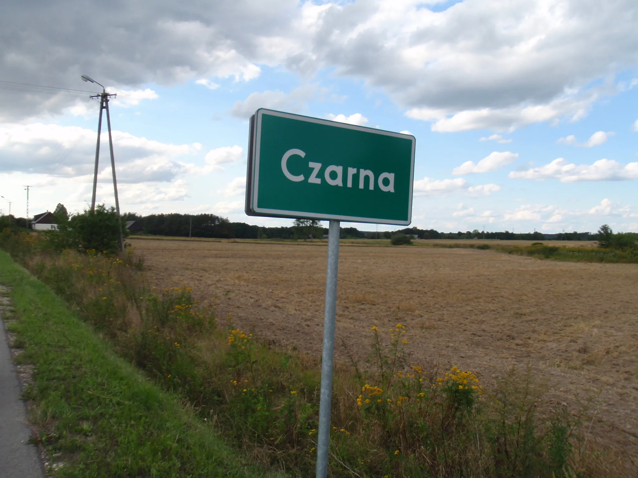 Photo showing: Czarna Wieś village - entrance from Bieliny