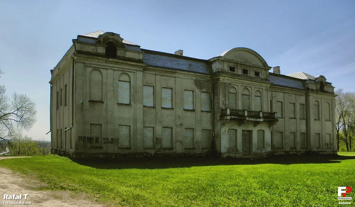 Photo showing: Pałac, elewacja frontowa.