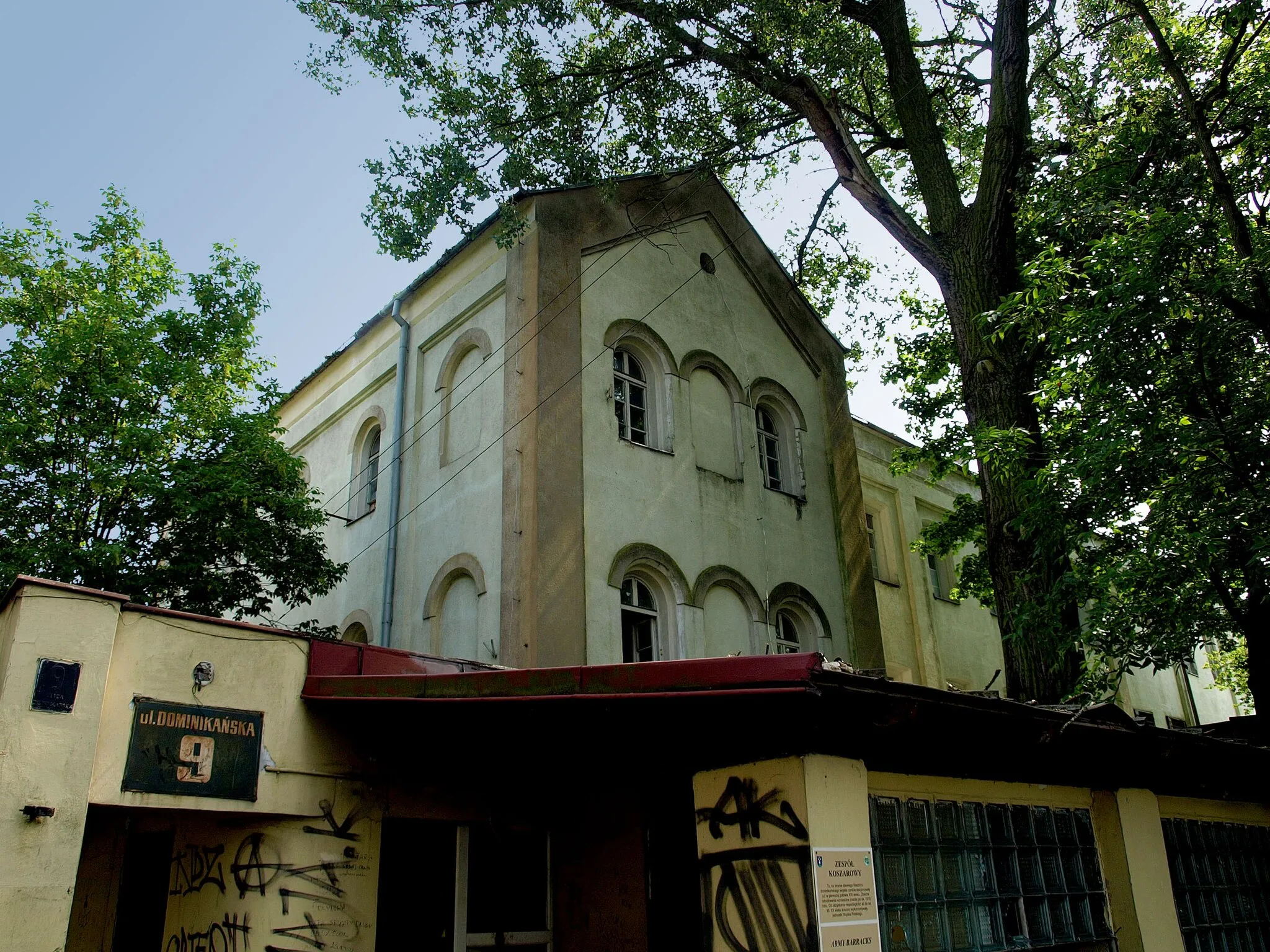 Photo showing: Opuszczone koszary wojskowe