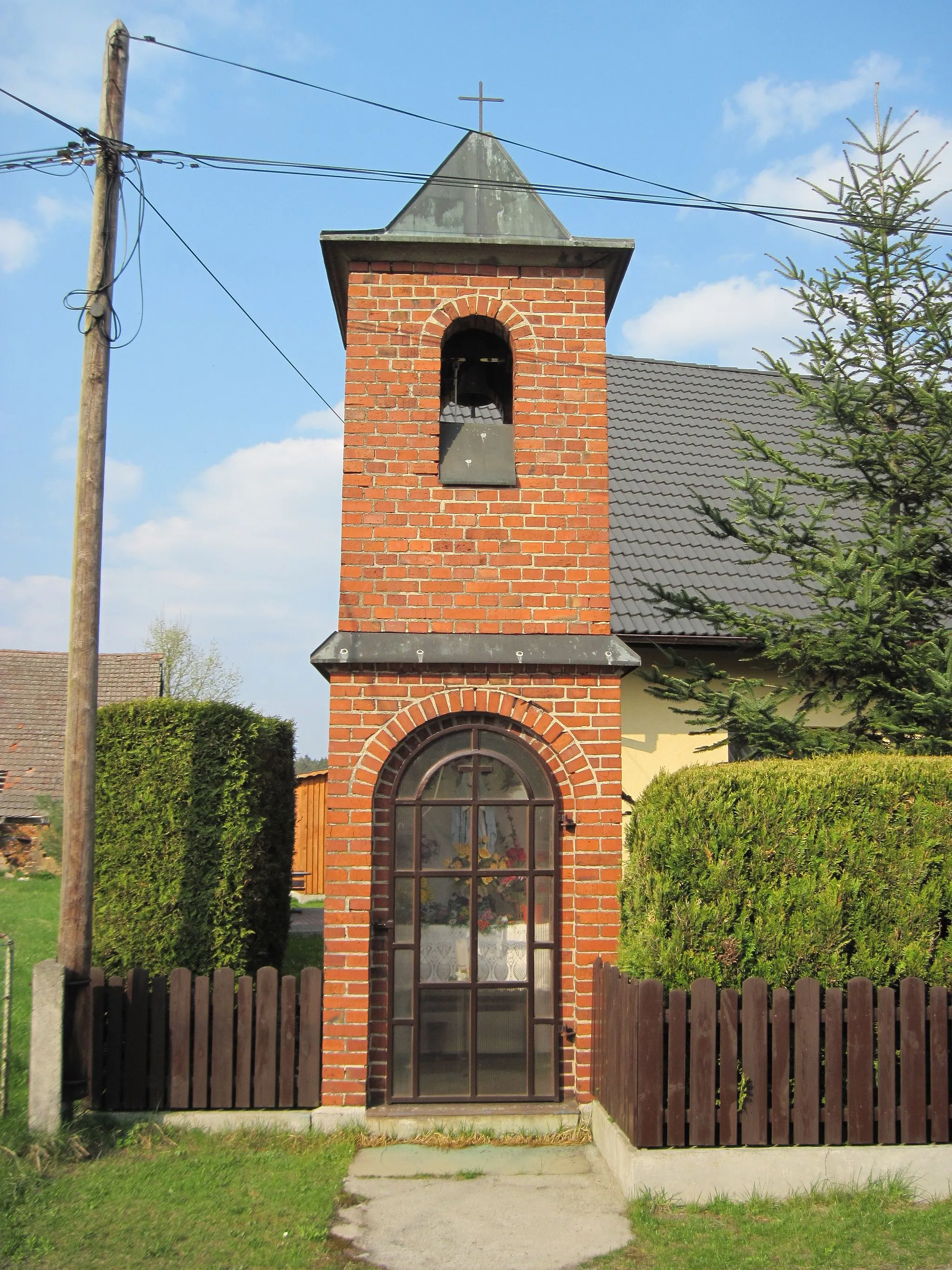 Photo showing: Blessed Virgin Mary's shrine at Kwiatowa street in Brynica.