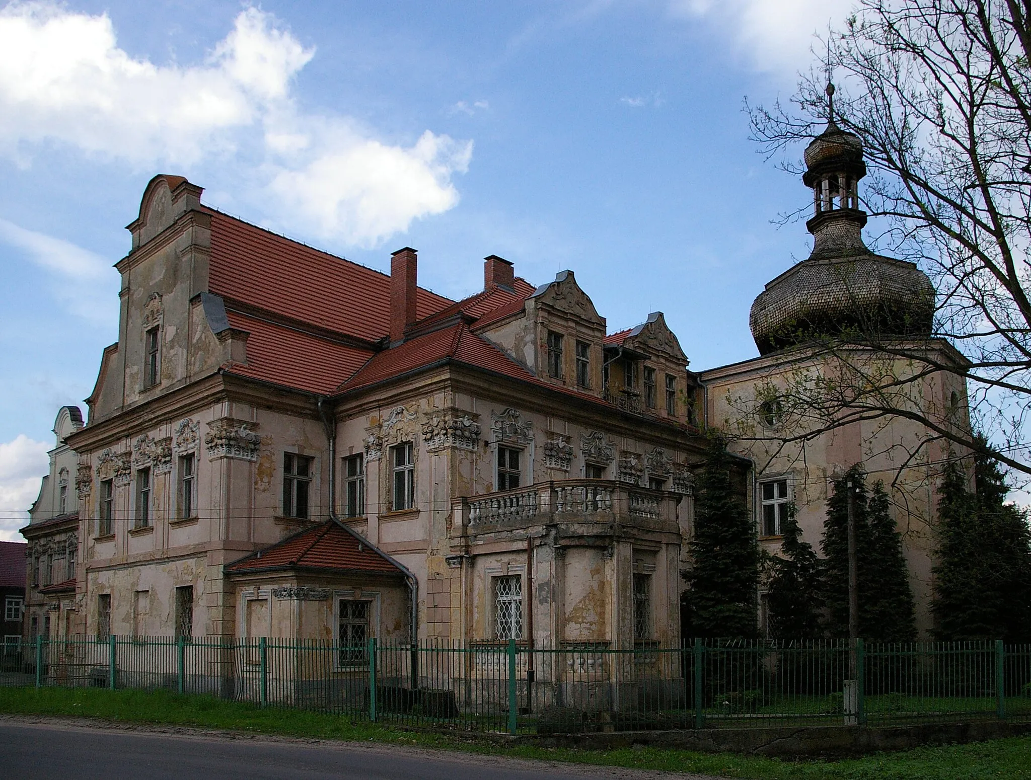 Photo showing: Turawa castle/palace, Opole Voivodship. 2 May 2006.