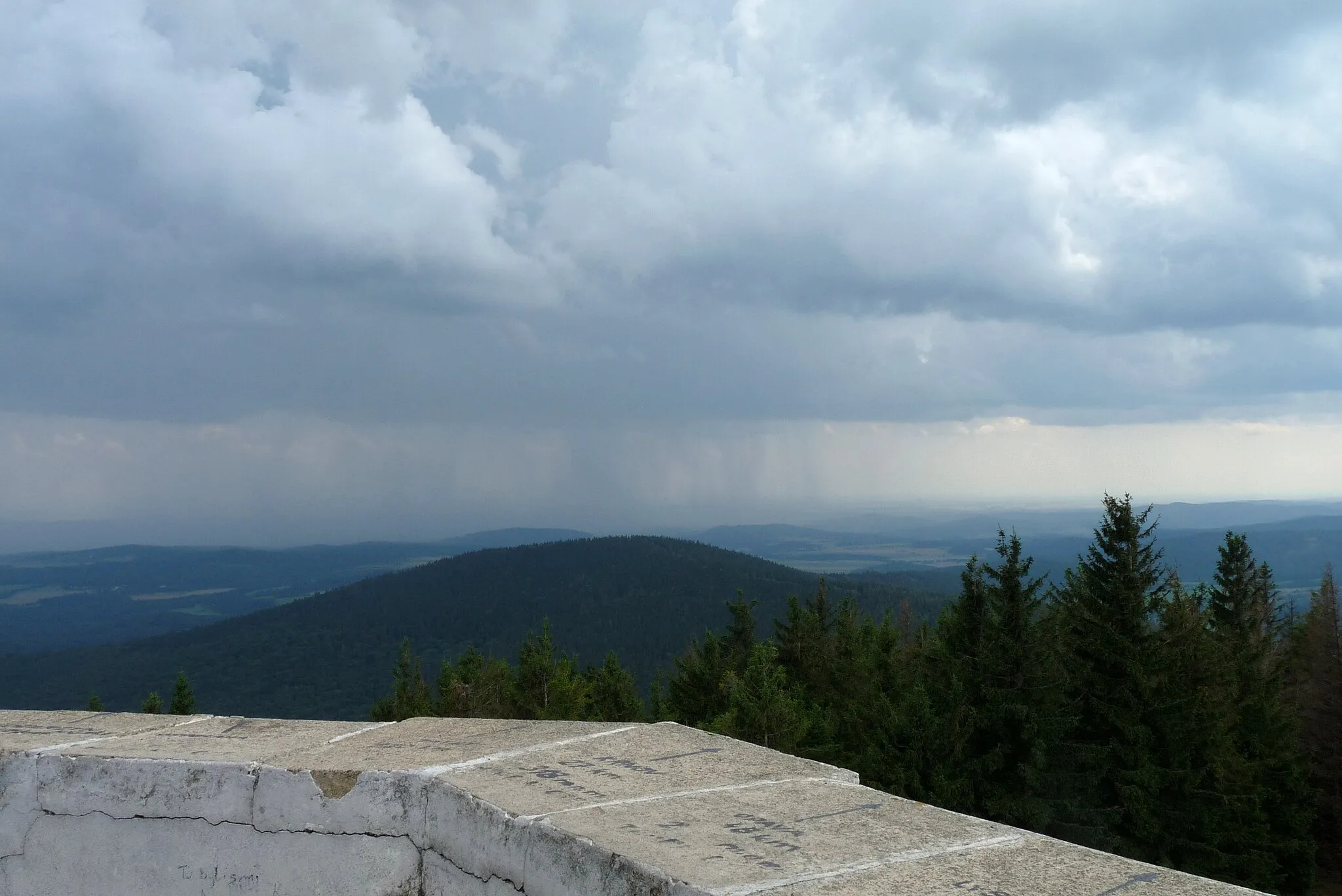 Photo showing: Poland as seen from the observation tower Biskupská kupa near the town of Zlaté Hory, Jeseník District, Olomouc Region, Czech Republic.