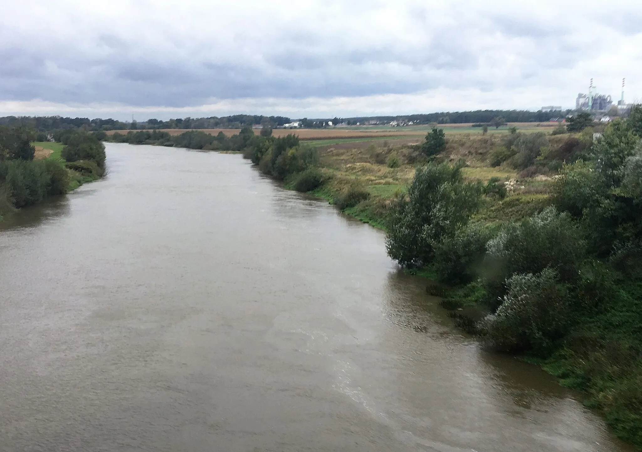 Photo showing: Odra river as seen from the E40 highway, by the Chorula village south of Opole, Poland