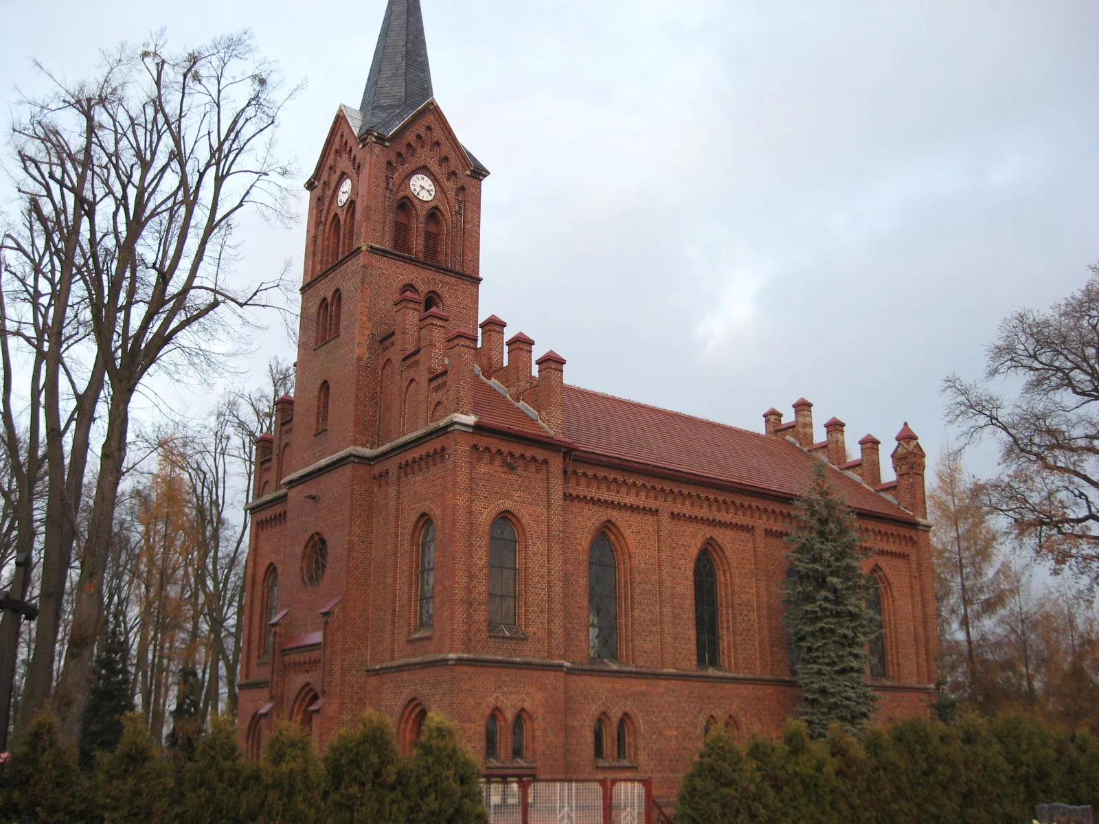 Photo showing: Smardy Górne - neogotycki kościół pw. Podwyższenia Krzyża Świętego