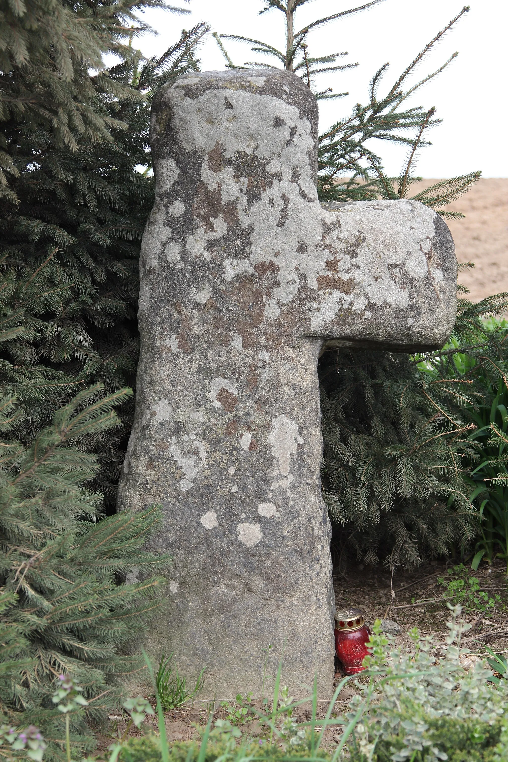 Photo showing: Stone cross in Złotogłowice.