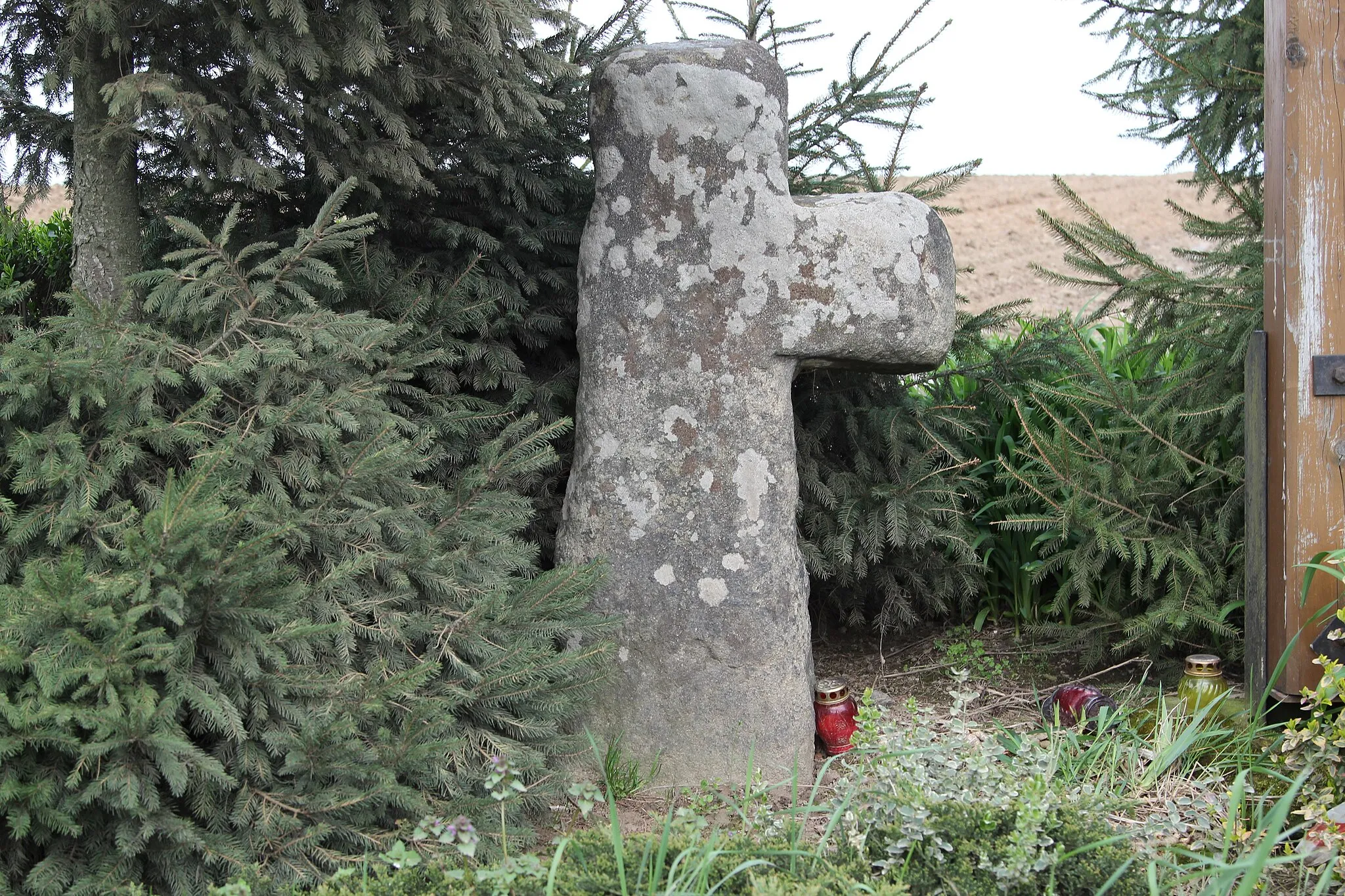 Photo showing: Stone cross in Złotogłowice.
