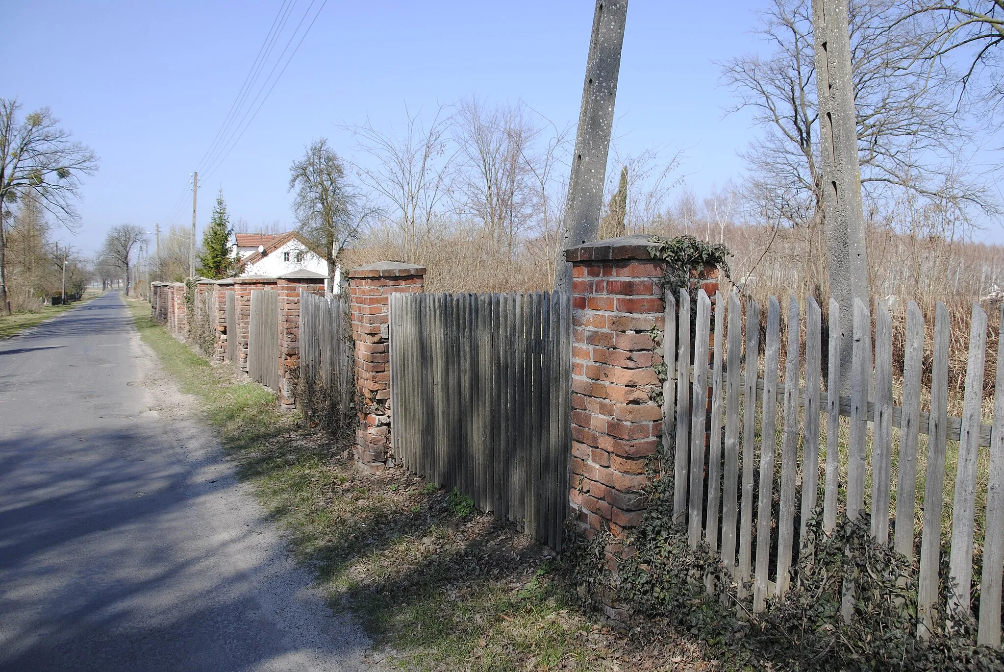 Photo showing: Friedhof in Heinrichsfelde/Oberschlesien (poln. Grabie)