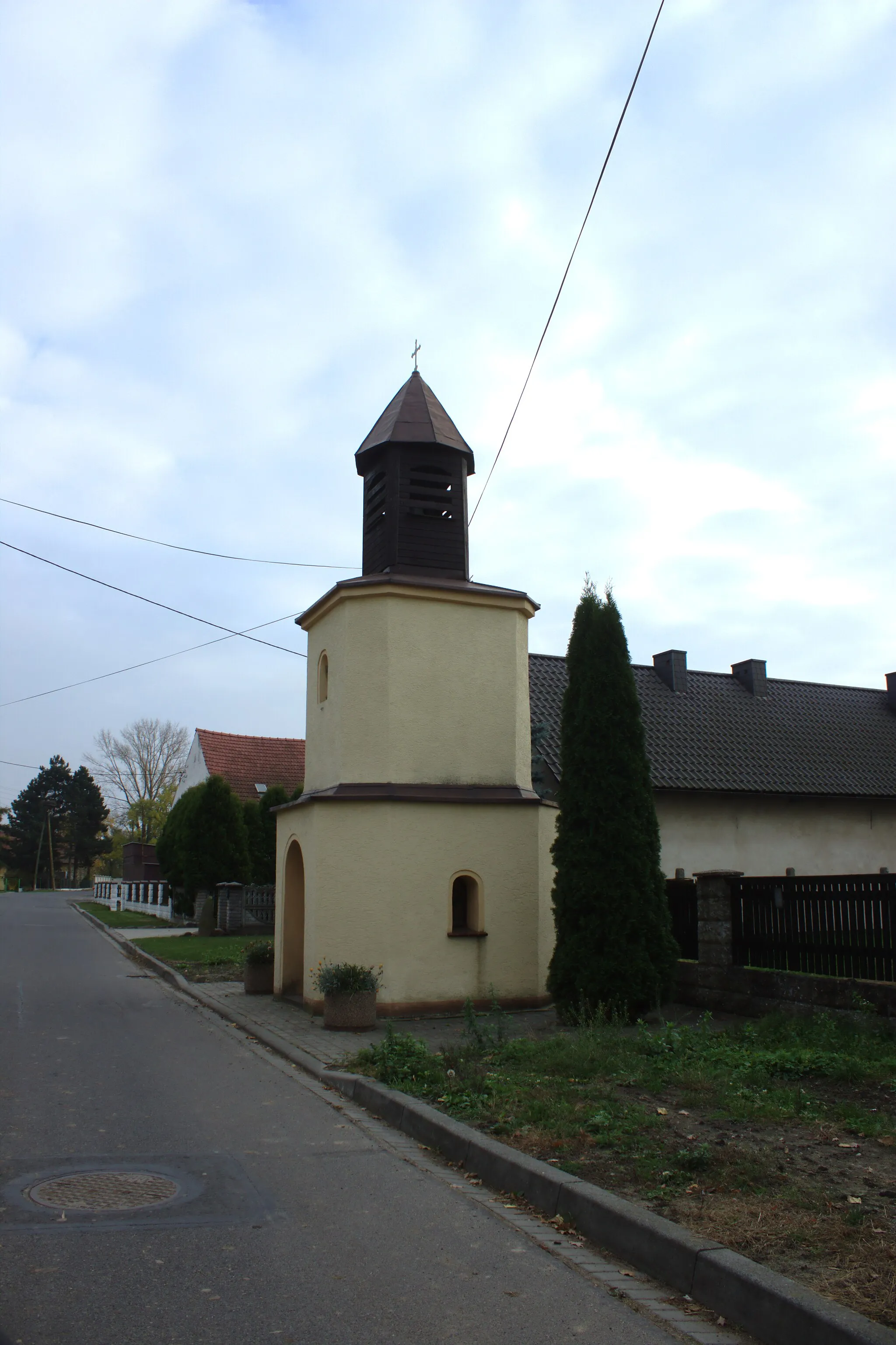 Photo showing: A chapel in the village of Raszowa, Opole Voivodeship, PL