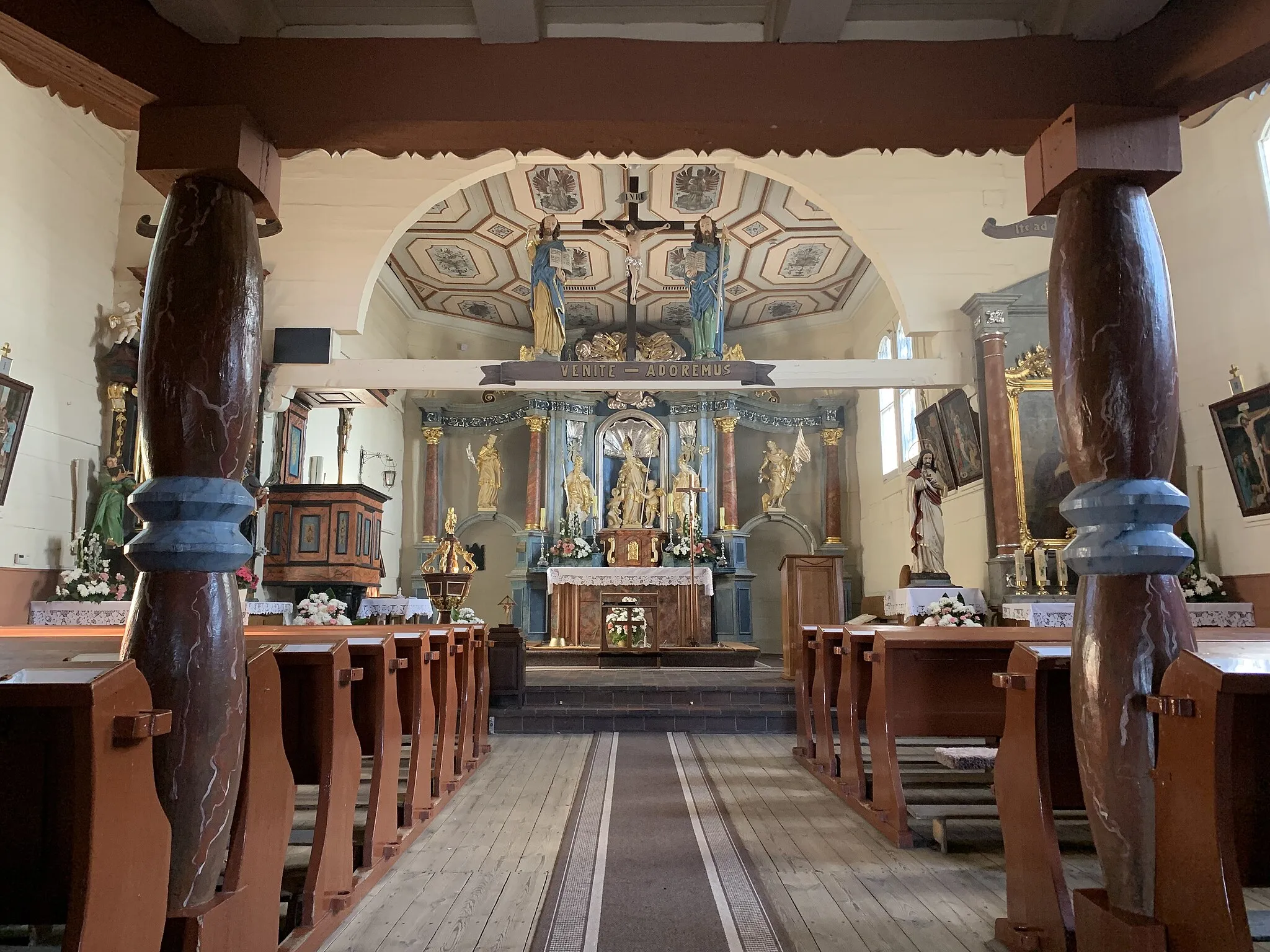 Photo showing: Ogólny widok wnętrza kościoła św. Marcinach w Ochodzach