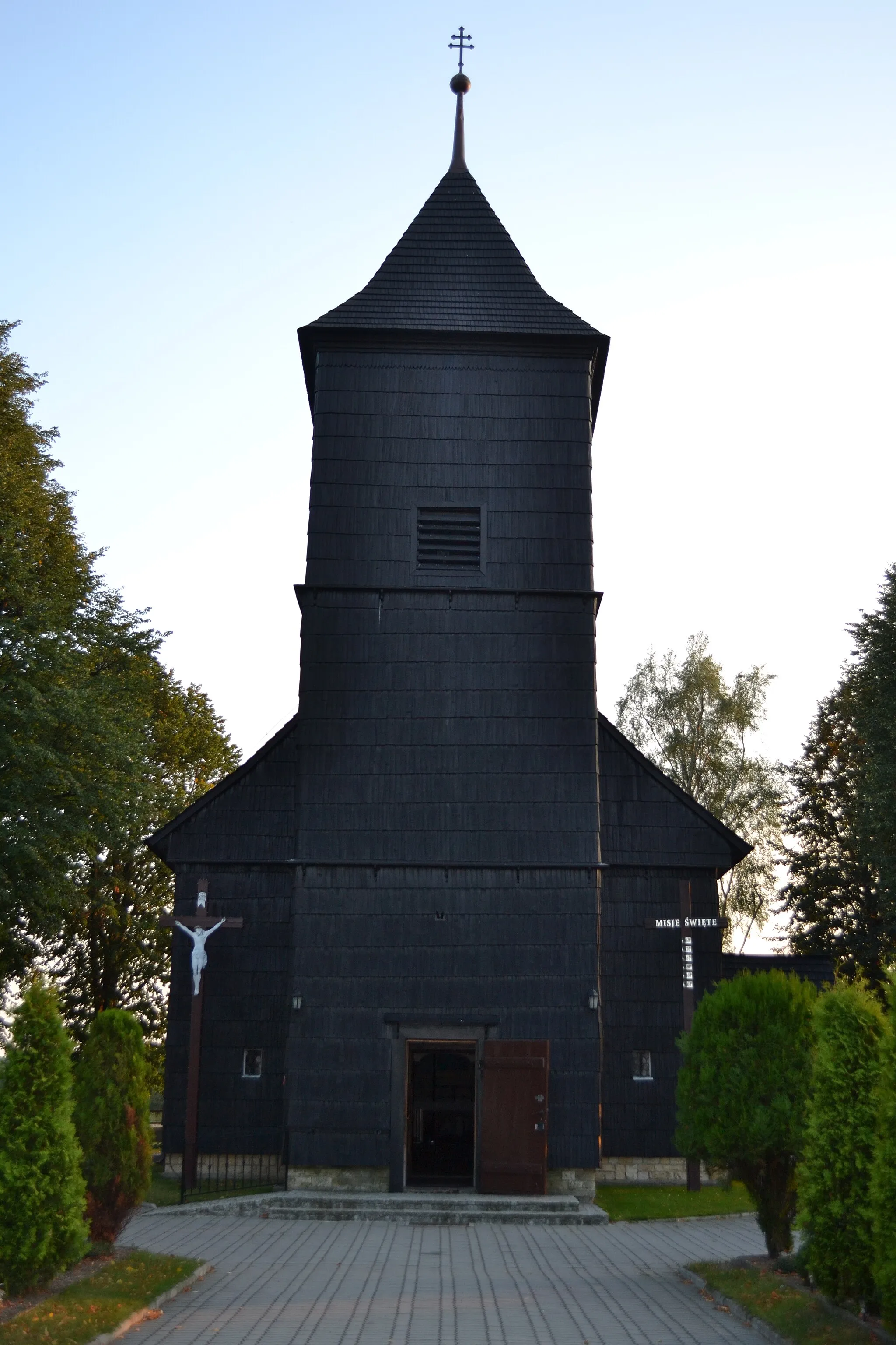 Photo showing: Ochodze, ul. Myśliwska - kościół parafialny p.w. św. Marcina, drewn., 1702, 1940
