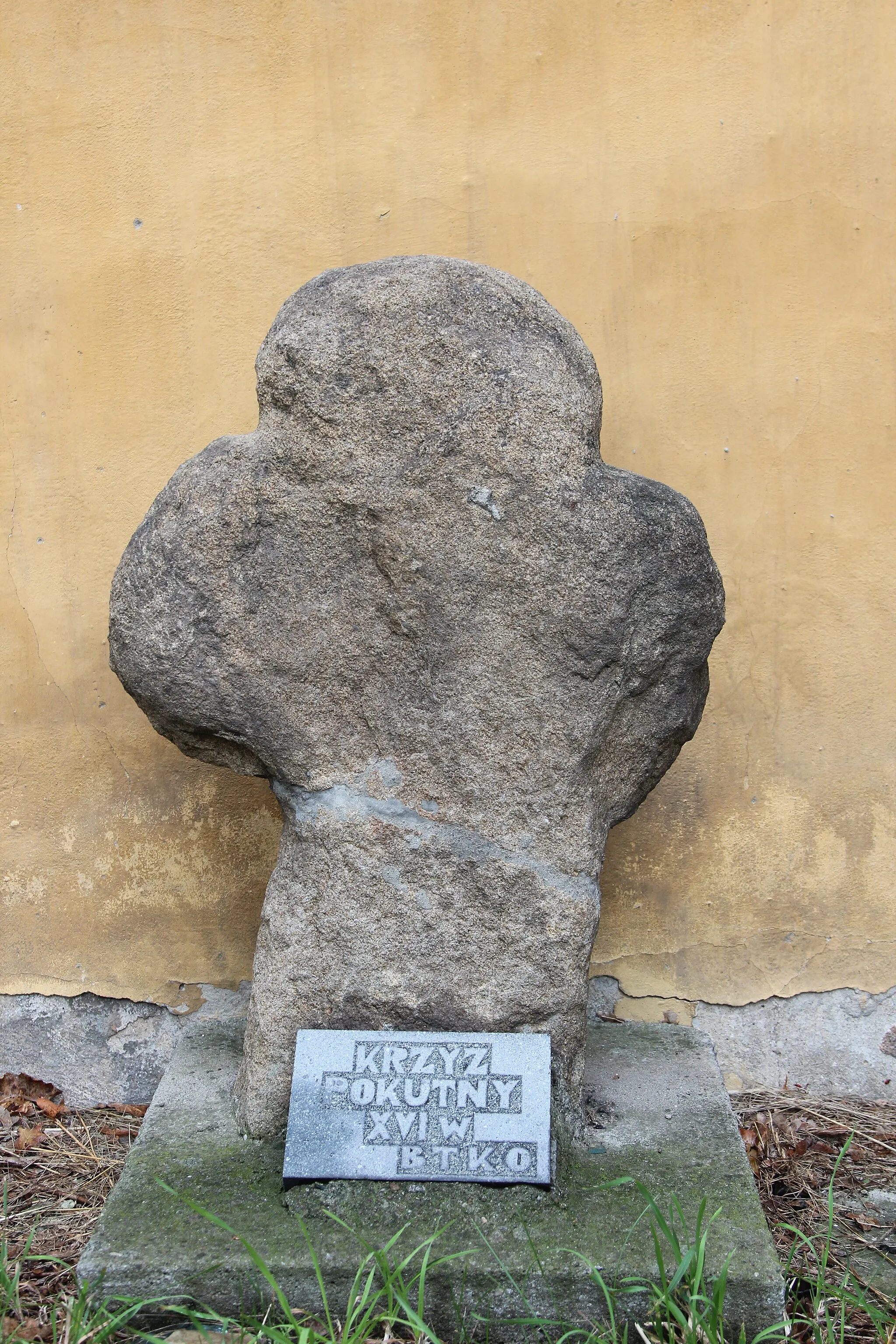 Photo showing: Stone cross in Biała