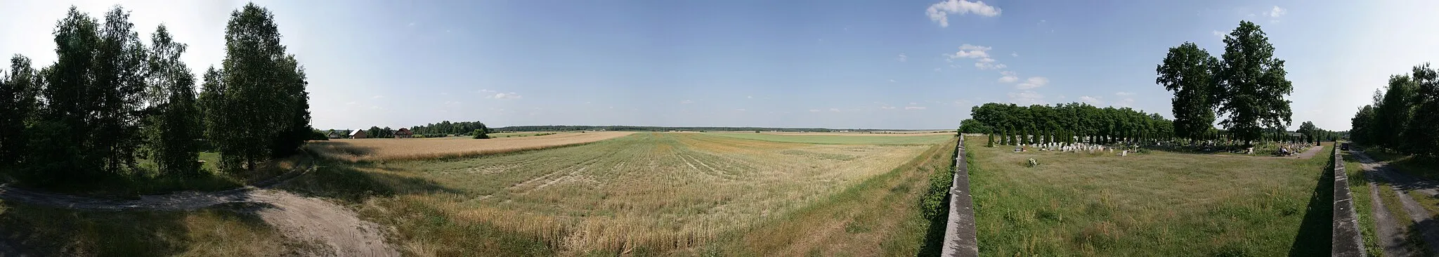 Photo showing: Panoramic photo on the fields and cemetery in Przedmosc