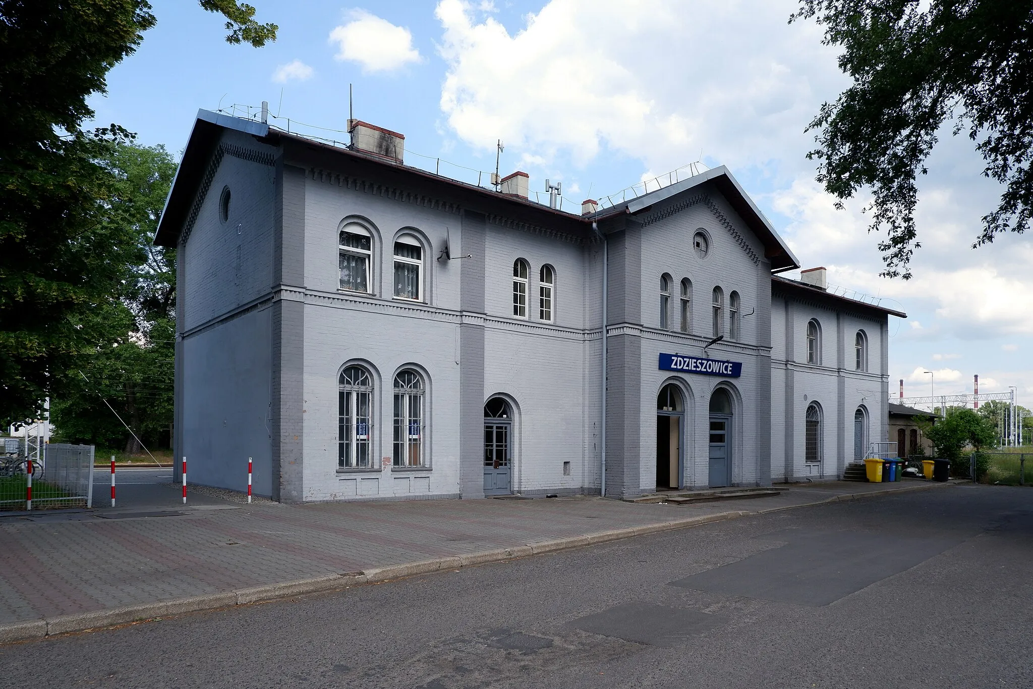 Photo showing: Zdzieszowice train station building