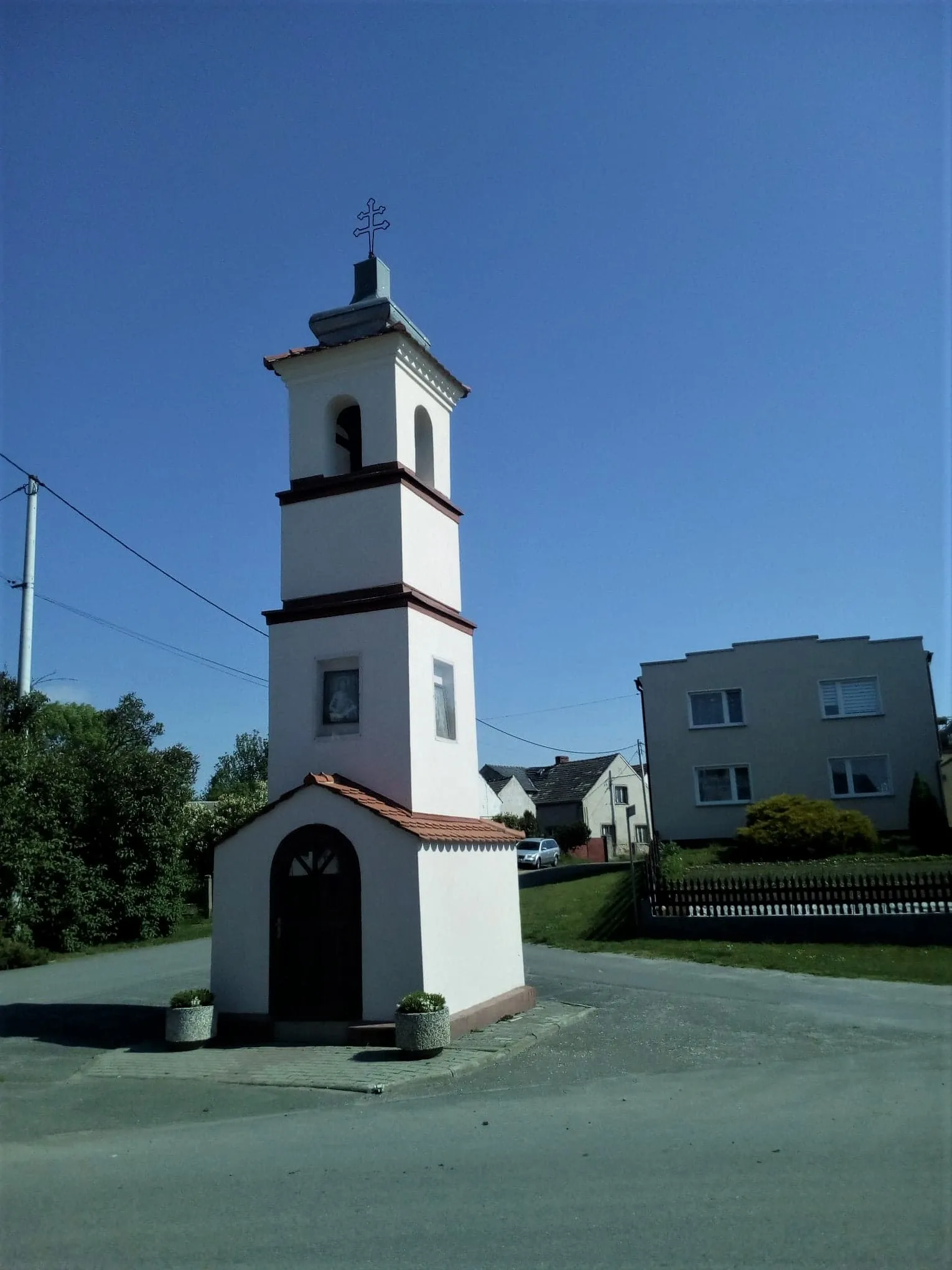 Photo showing: Kapliczka - dzwonnica z poł. XIX w.