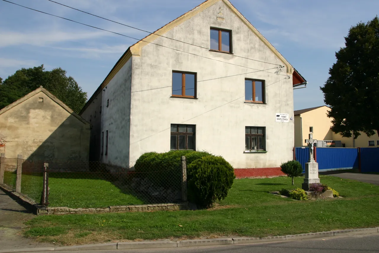 Photo showing: Wierzch (dodatkowa nazwa w j. niem. Deutsch Müllmen) – wieś w Polsce położona w województwie opolskim, w powiecie prudnickim, w gminie Głogówek.