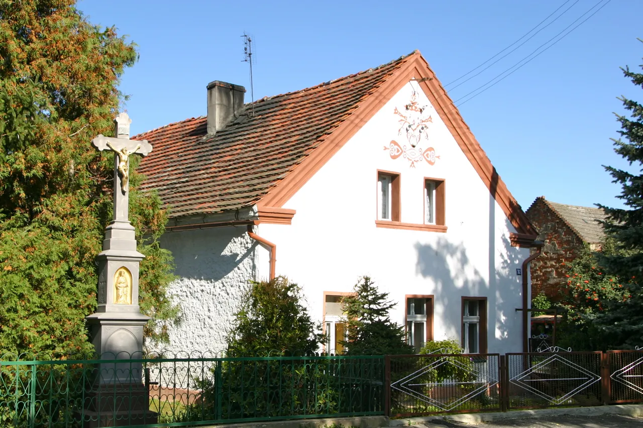 Photo showing: Stare Kotkowice (dodatkowa nazwa w j. niem. Alt Kuttendorf) – wieś w Polsce położona w województwie opolskim, w powiecie prudnickim, w gminie Głogówek.