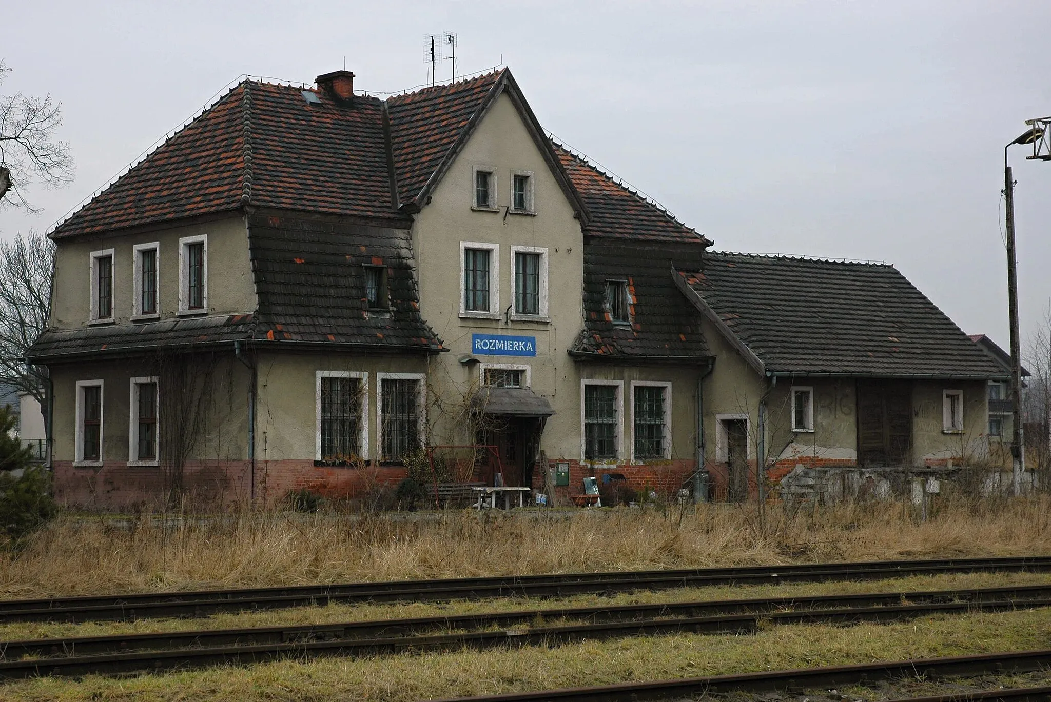 Photo showing: Rozmierka railway station, Poland