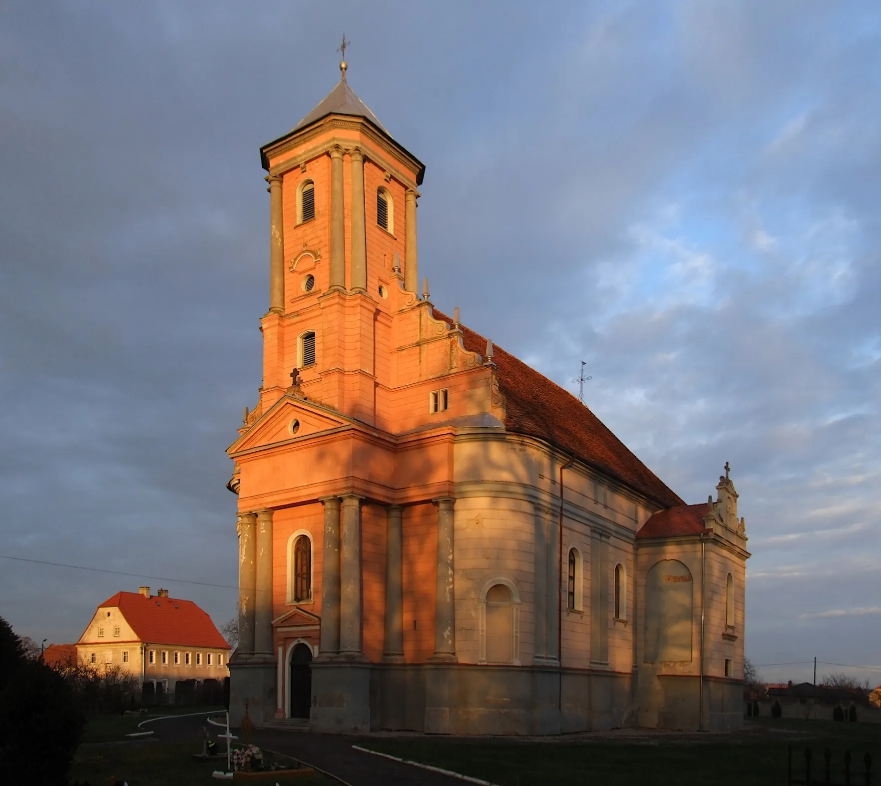 Photo showing: Holy Cross parish church in Kopice, Poland