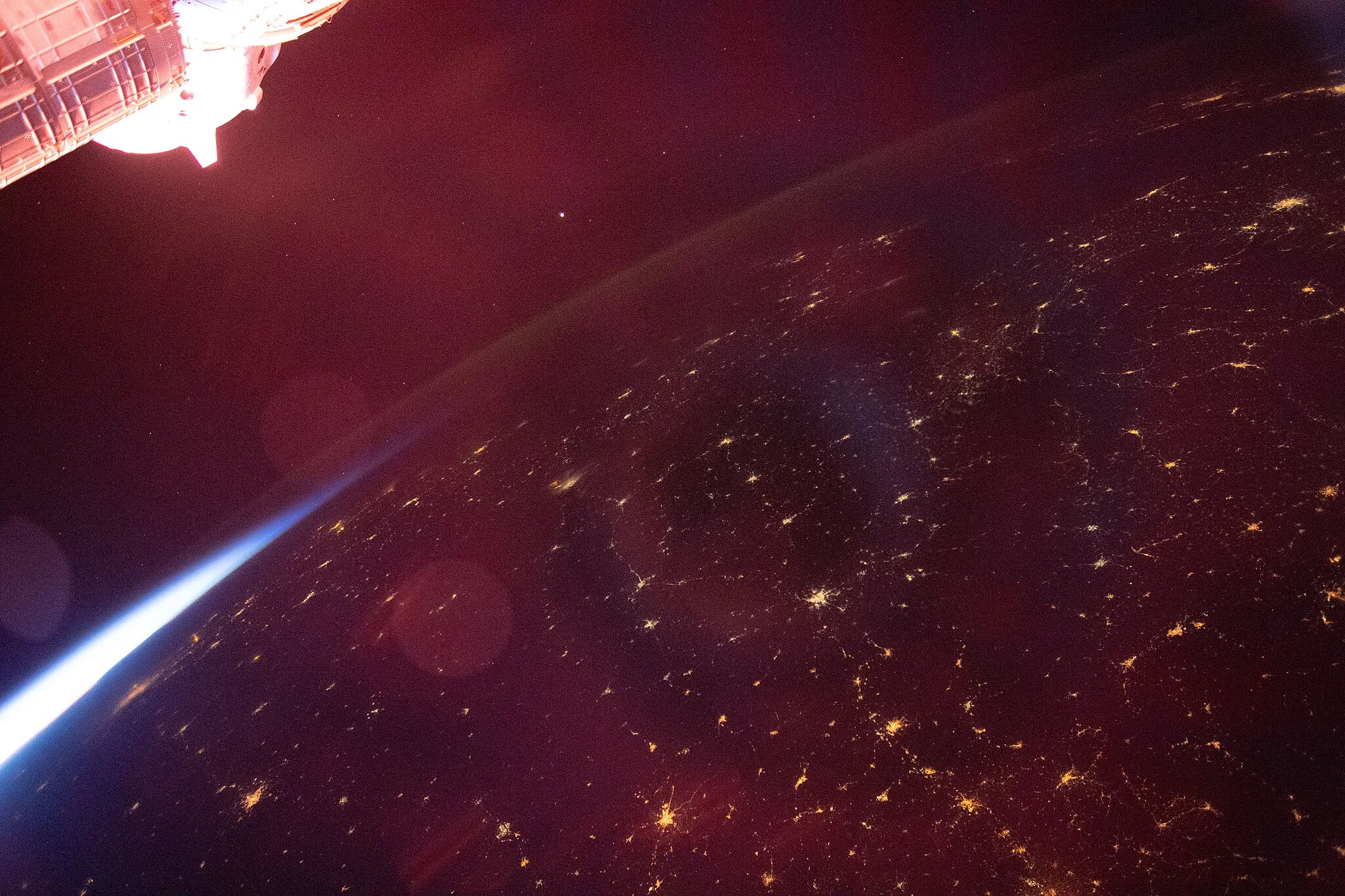 Photo showing: View of Earth taken during ISS Expedition 65.