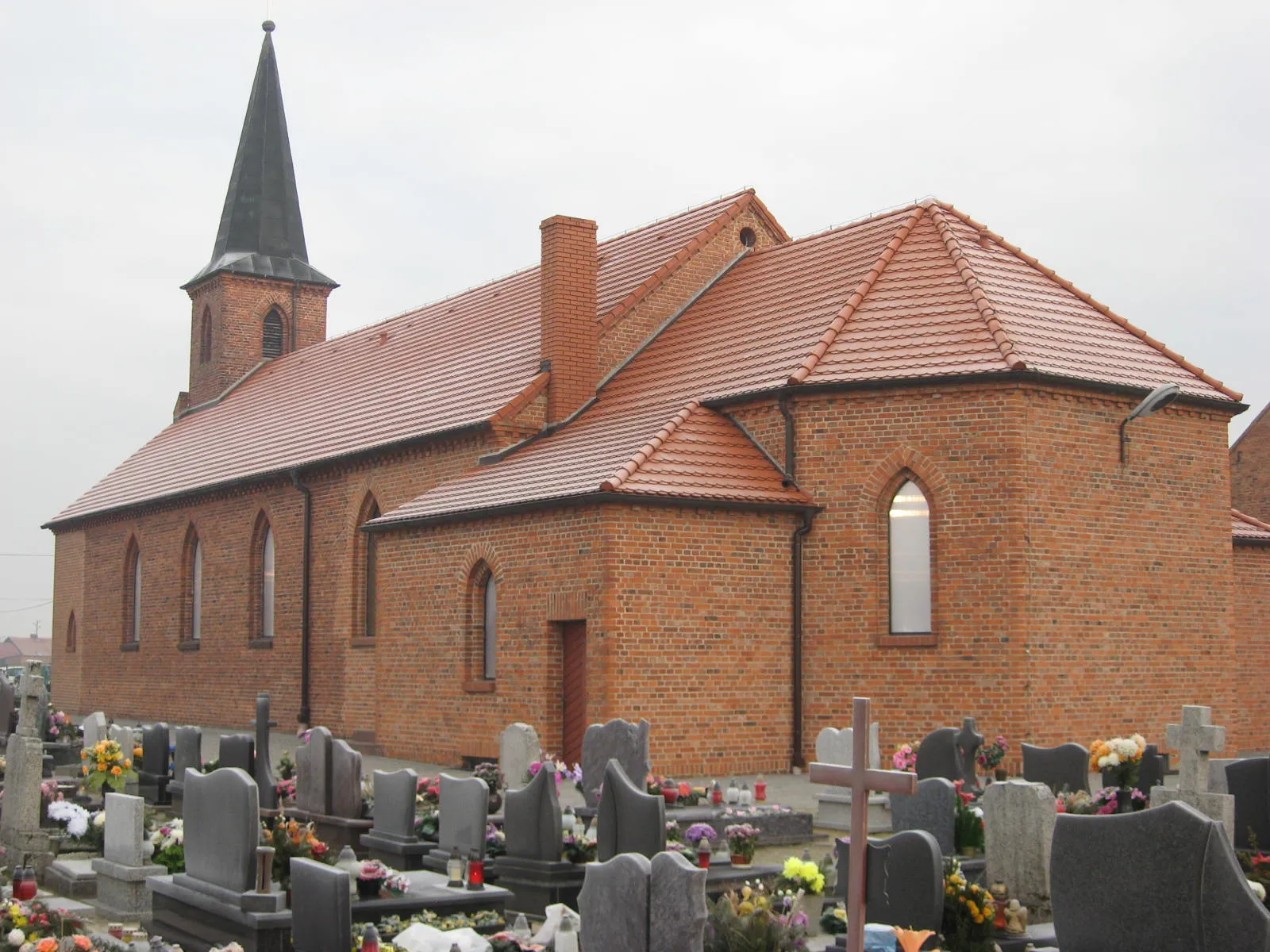 Photo showing: Kościół Świętej Rodziny w Jasieniu