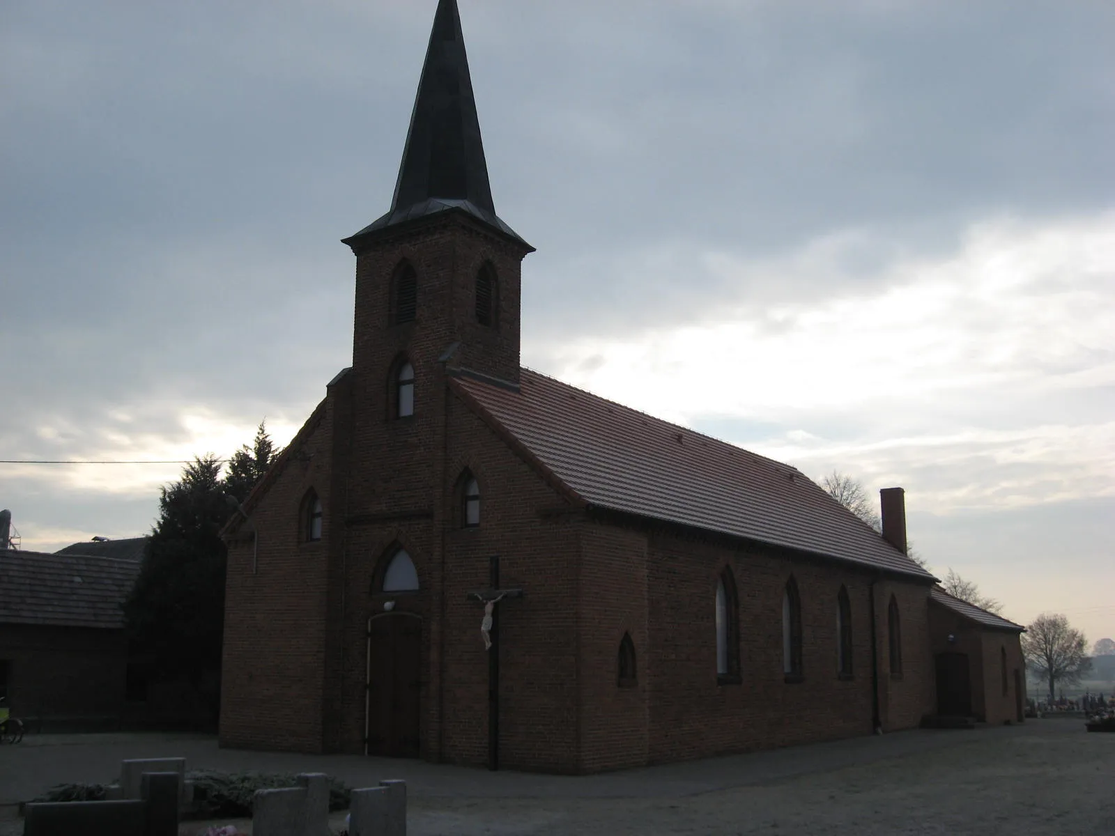 Photo showing: Kościół Świętej Rodziny w Jasieniu